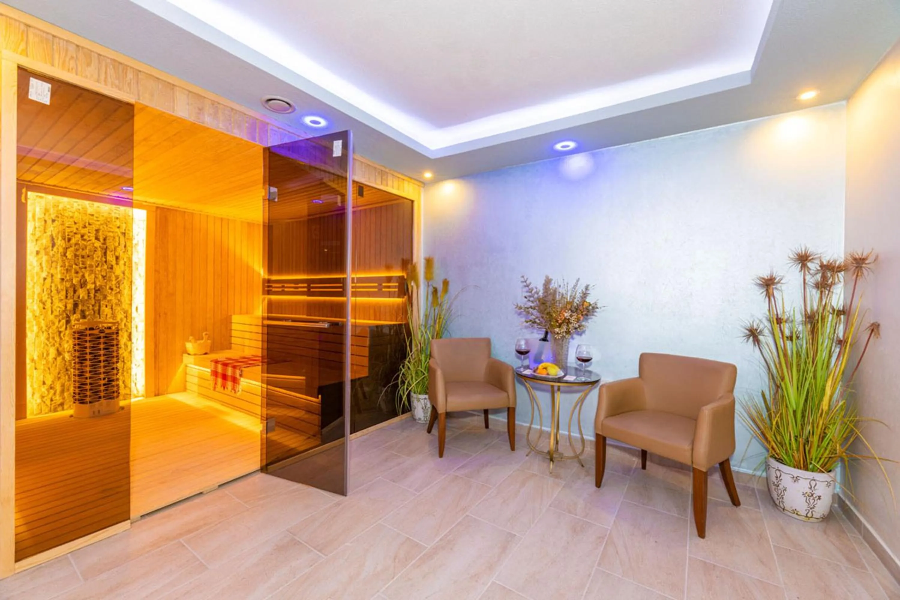 Swimming pool in Bekdas Hotel Deluxe & Spa