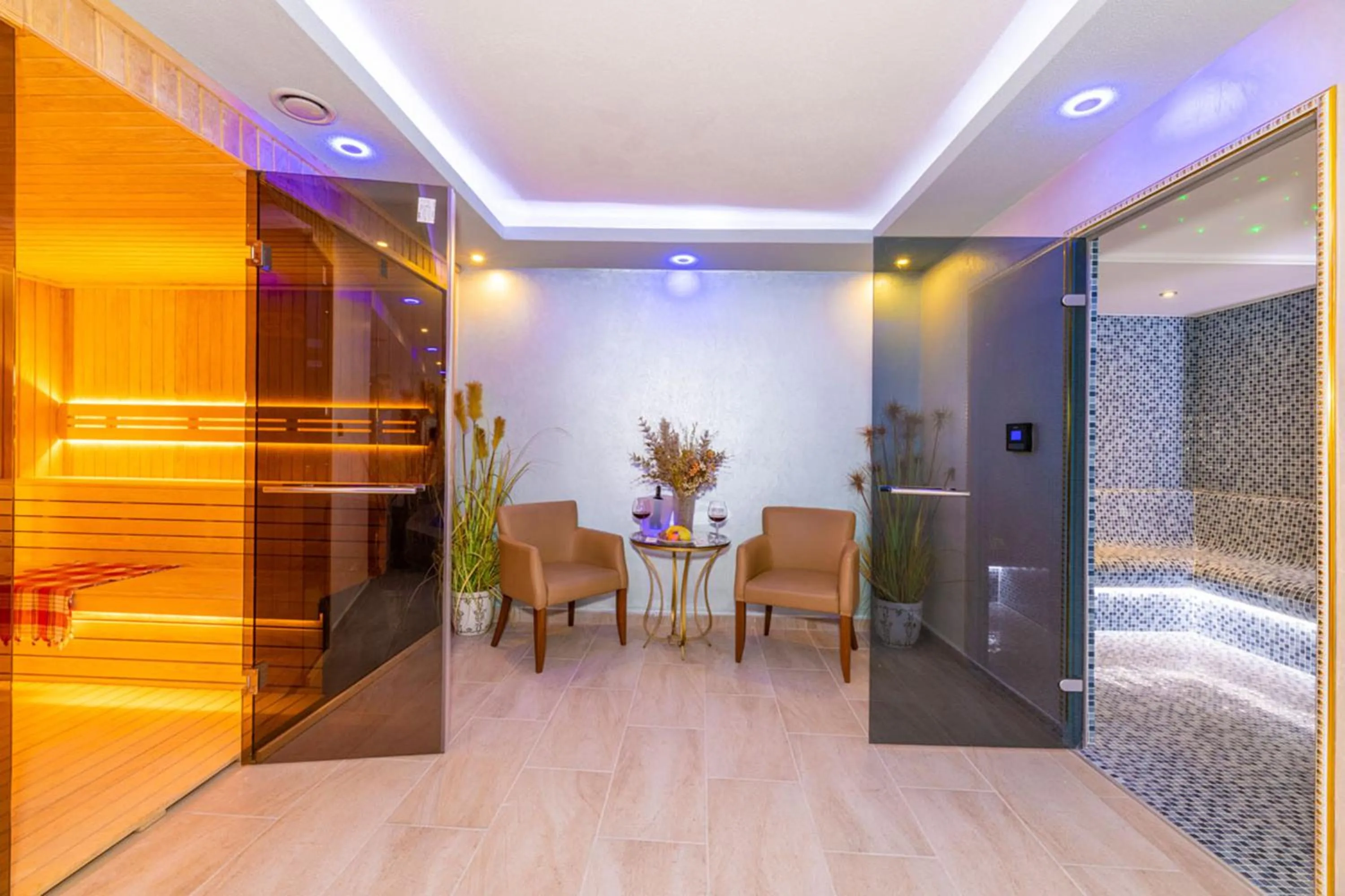 Swimming pool in Bekdas Hotel Deluxe & Spa