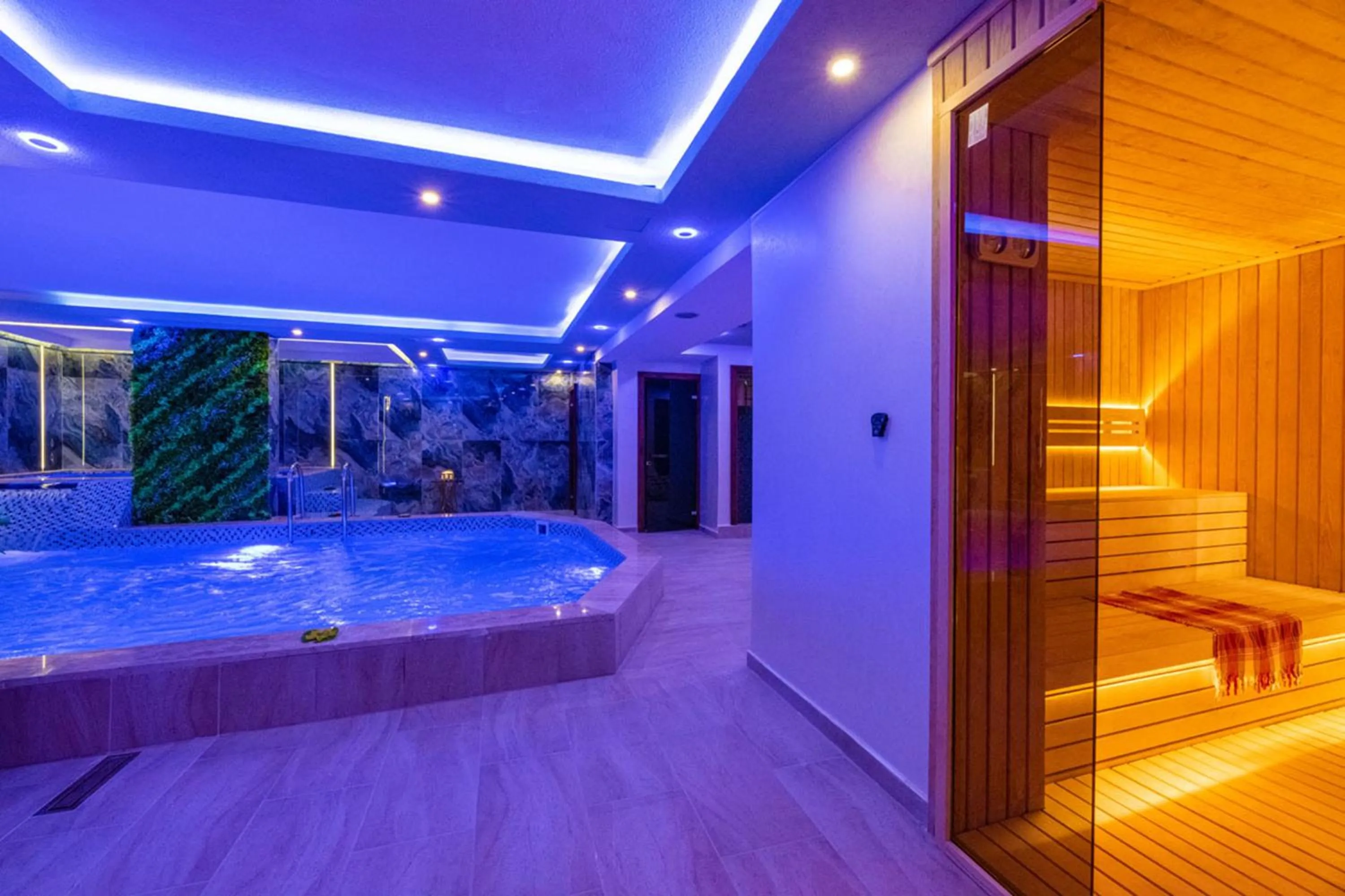 Swimming pool in Bekdas Hotel Deluxe & Spa