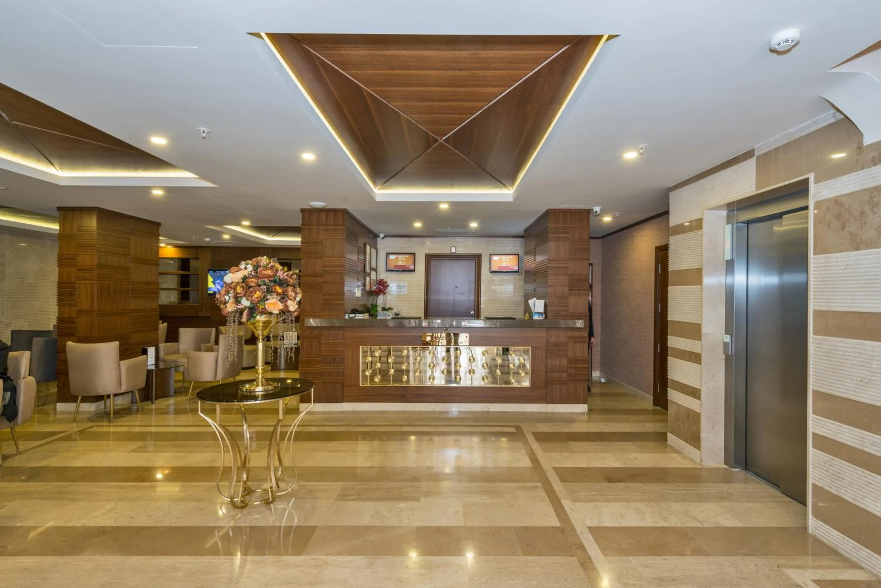 Communal lounge/ TV room in Bekdas Hotel Deluxe & Spa