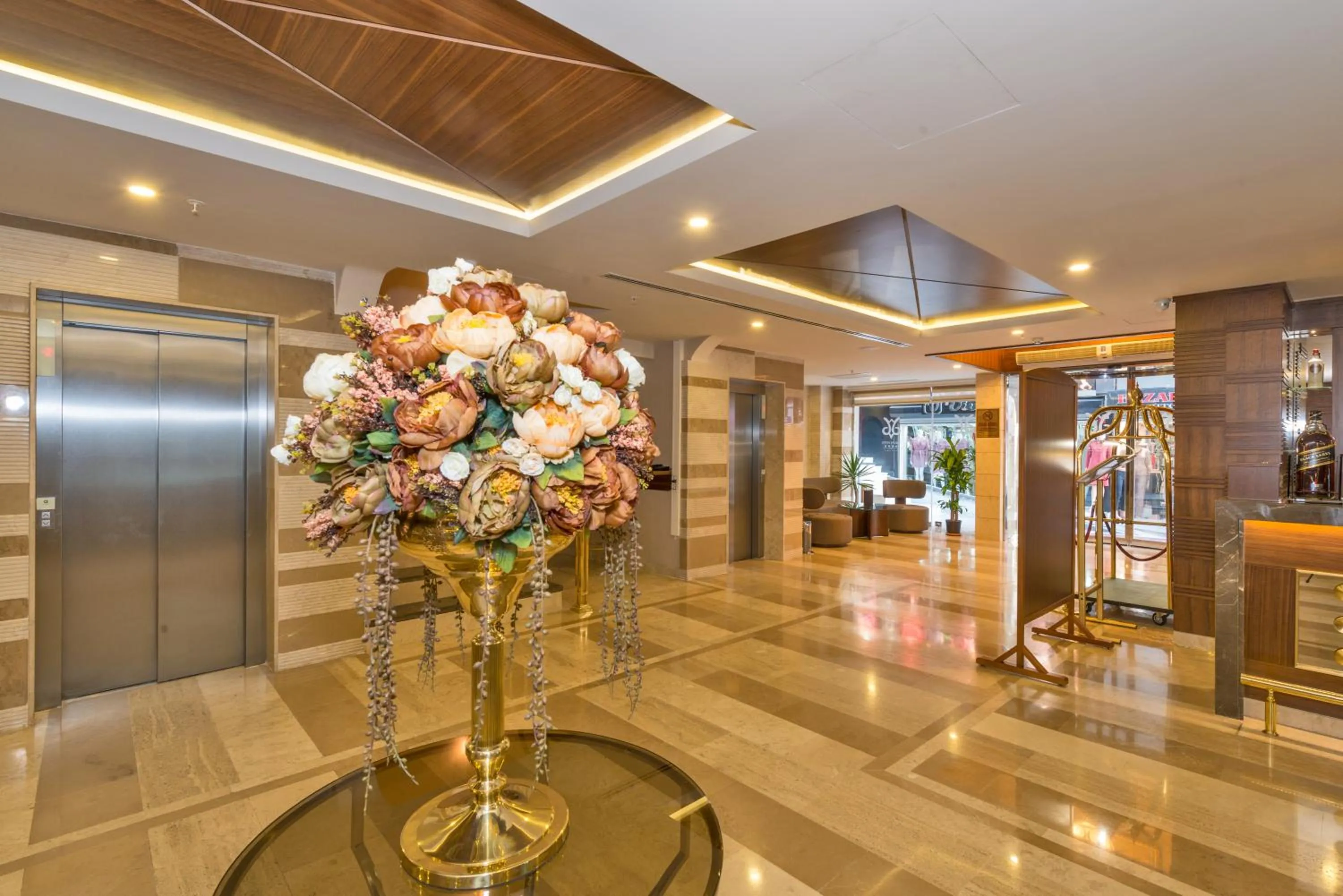 Communal lounge/ TV room in Bekdas Hotel Deluxe & Spa