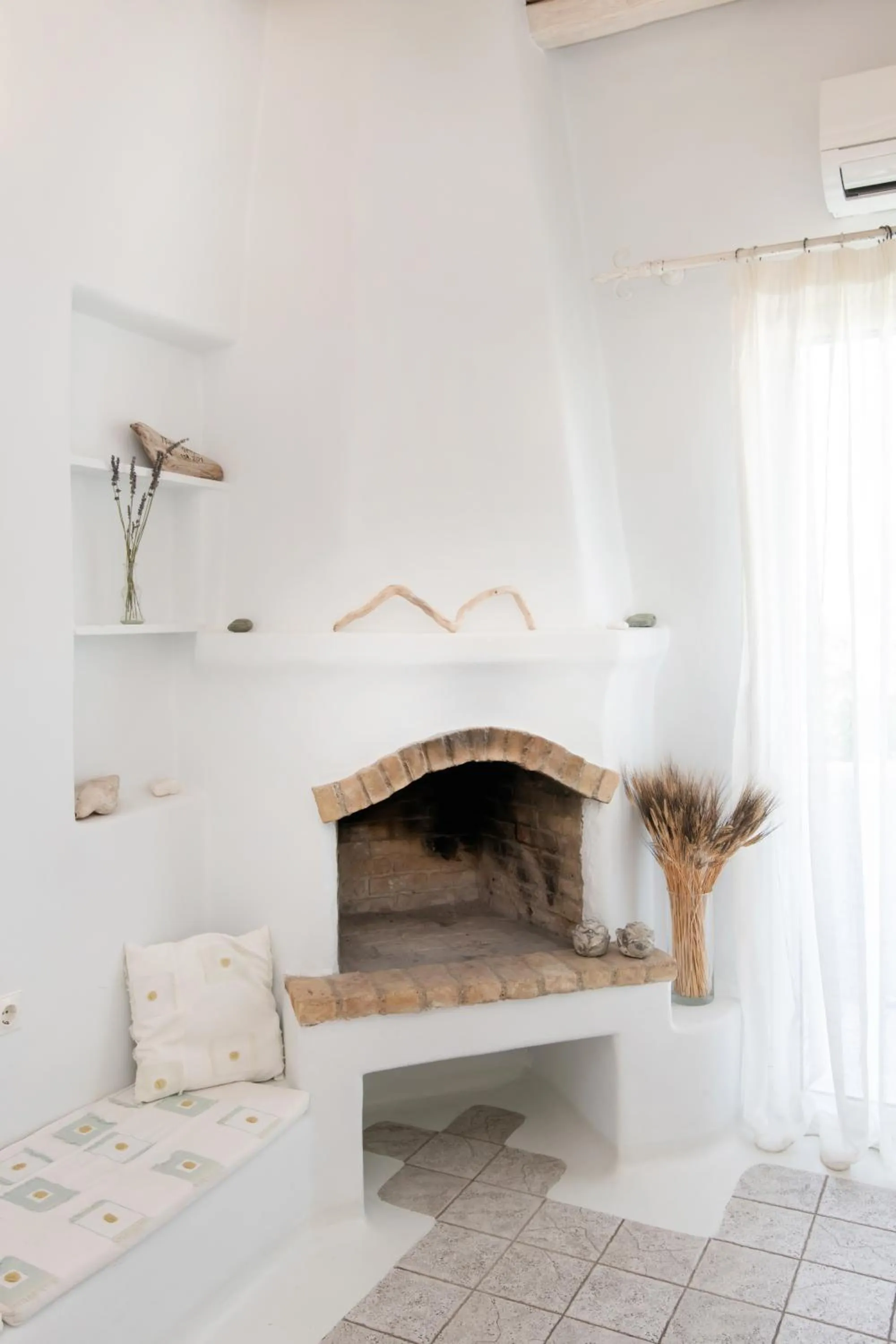 Photo of the whole room in Vincenzo Family Rooms