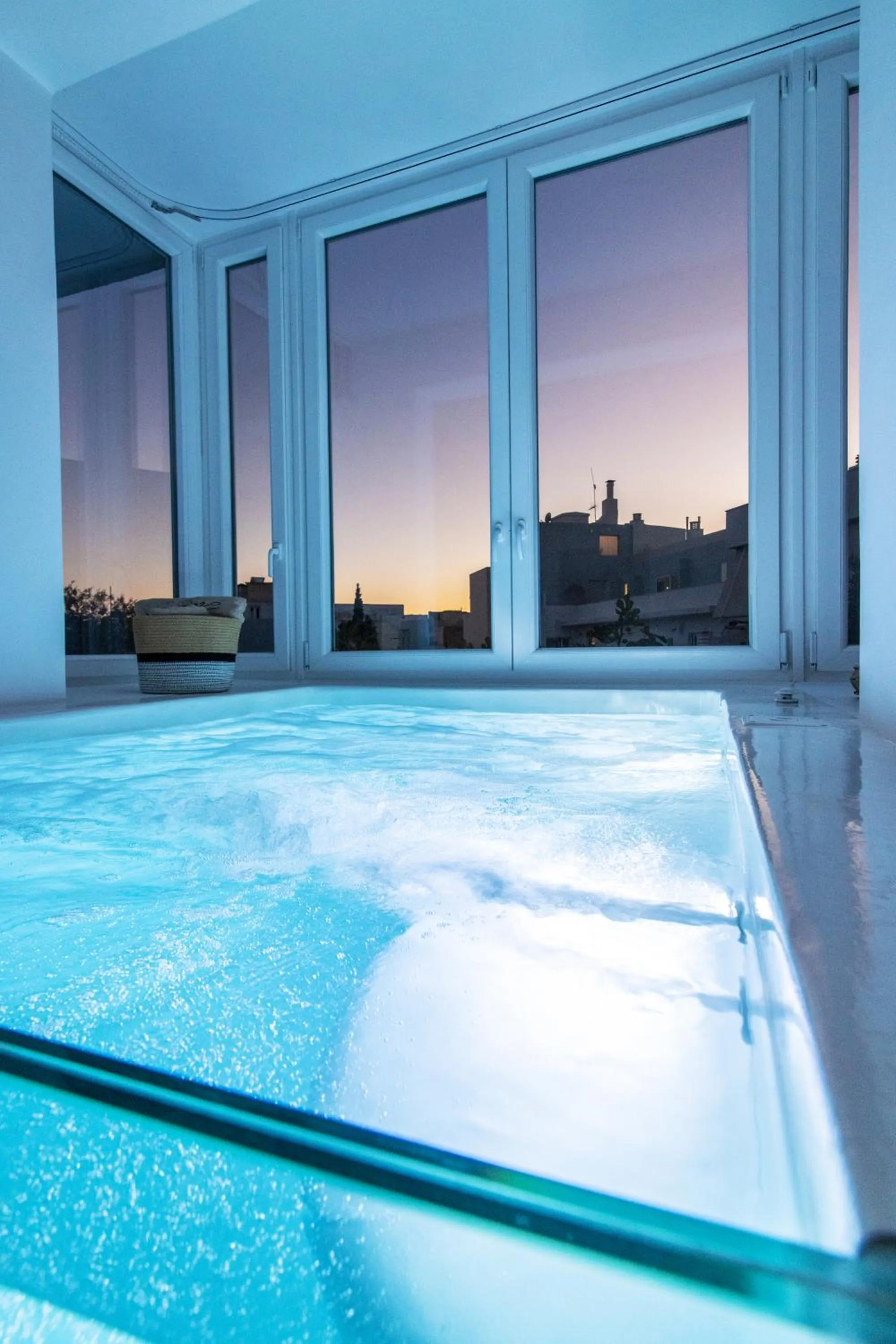 Swimming pool in Vincenzo Family Rooms