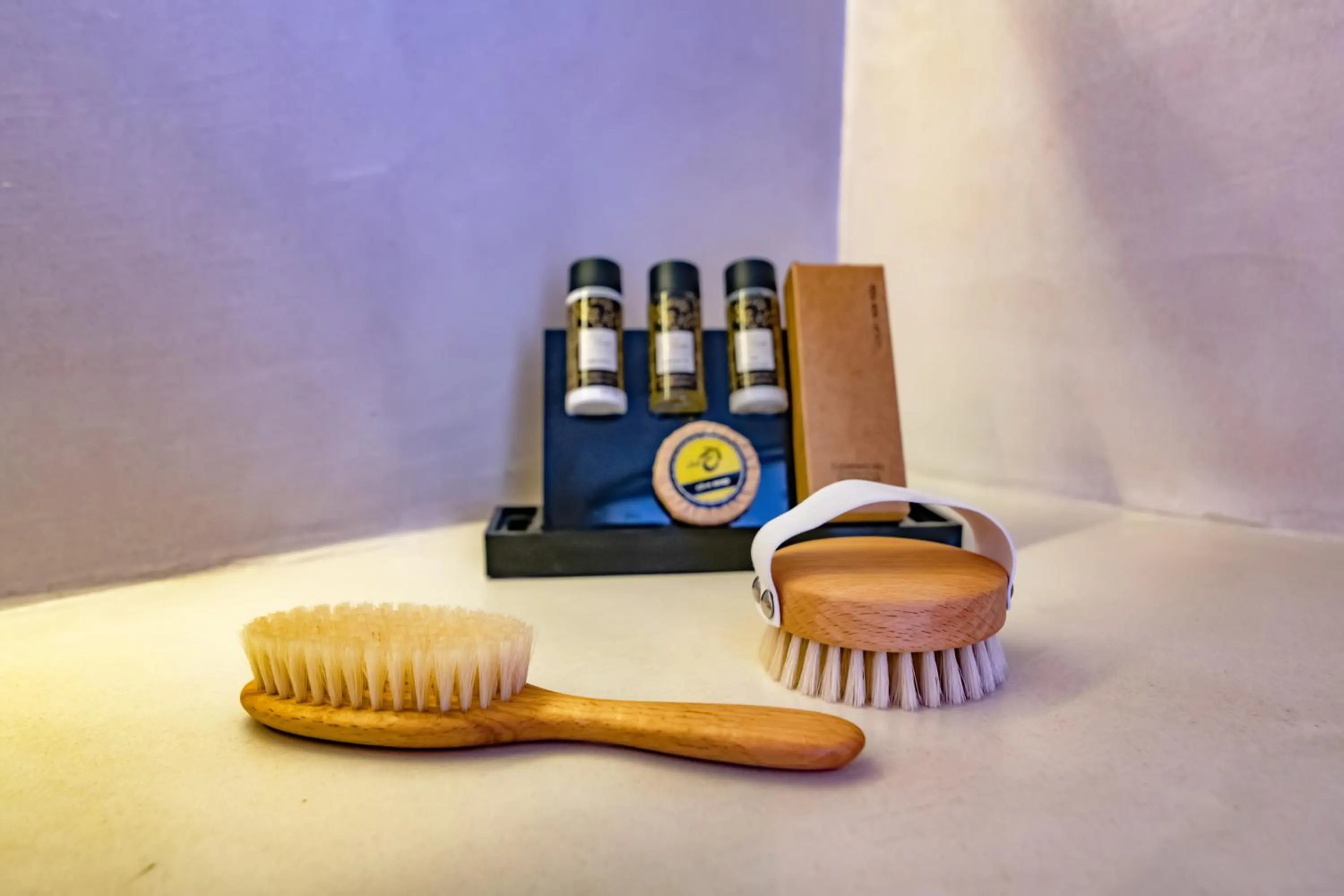 Decorative detail in Vincenzo Family Rooms