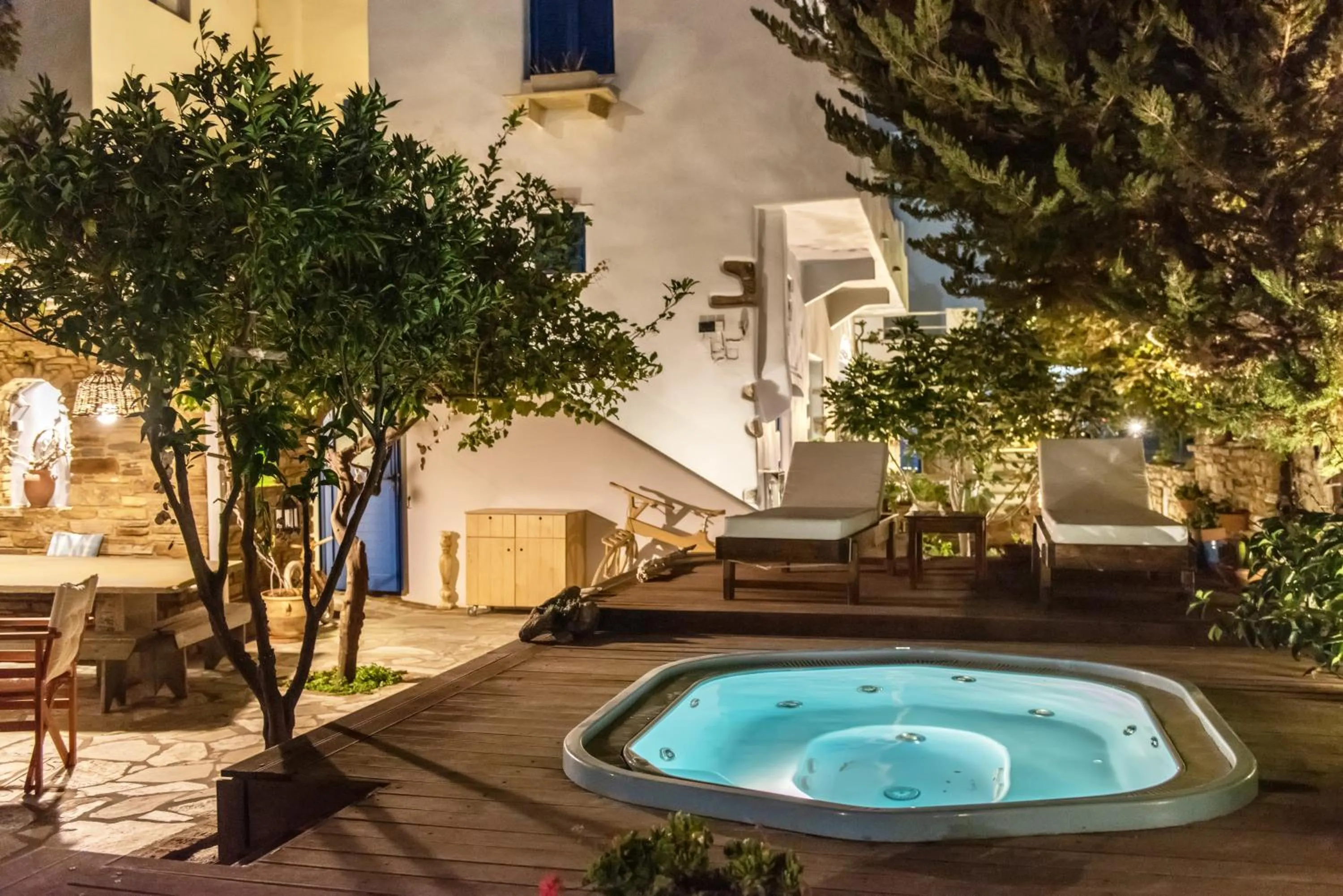 Garden in Vincenzo Family Rooms