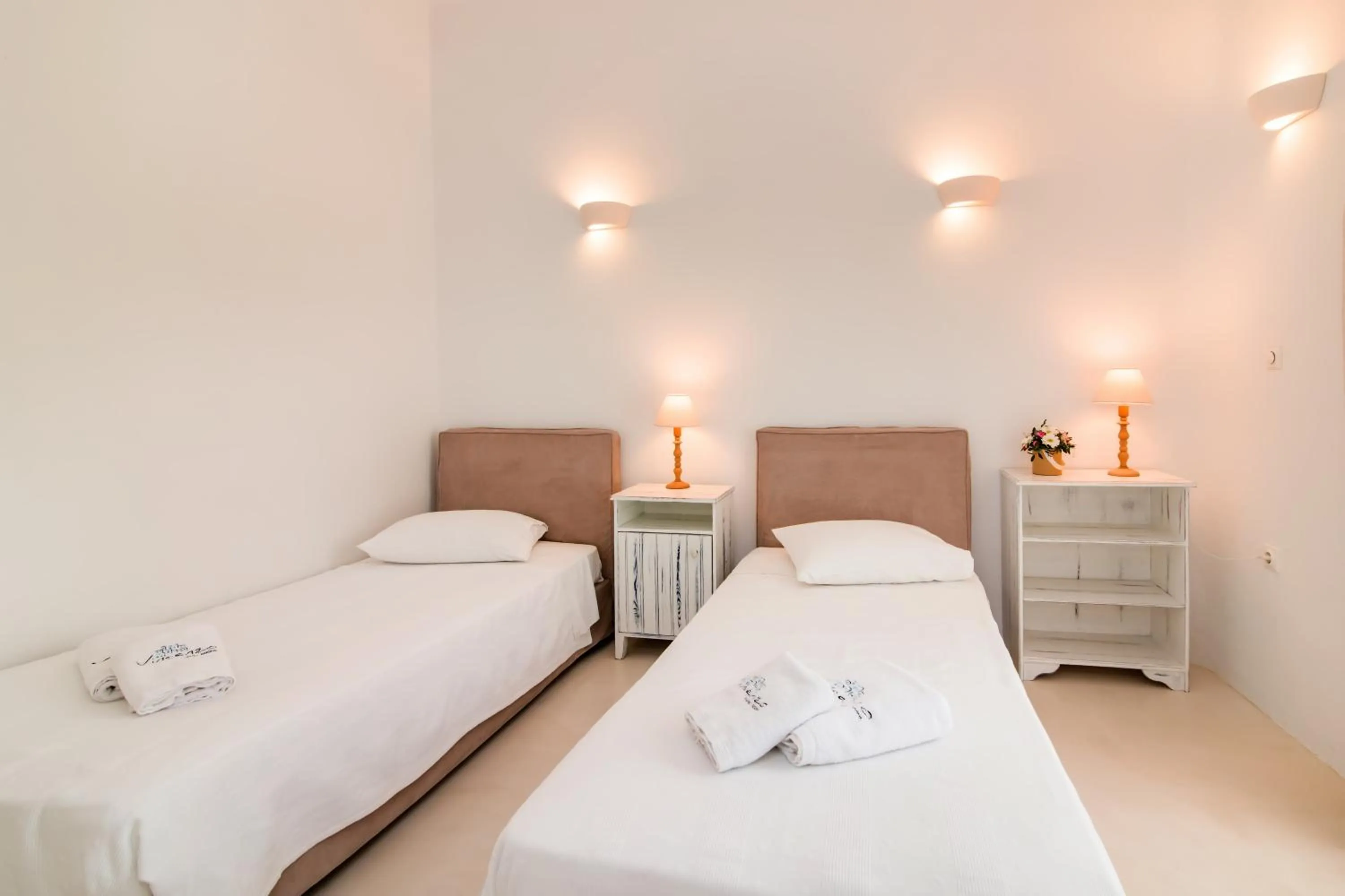 Bedroom, Bed in Vincenzo Family Rooms