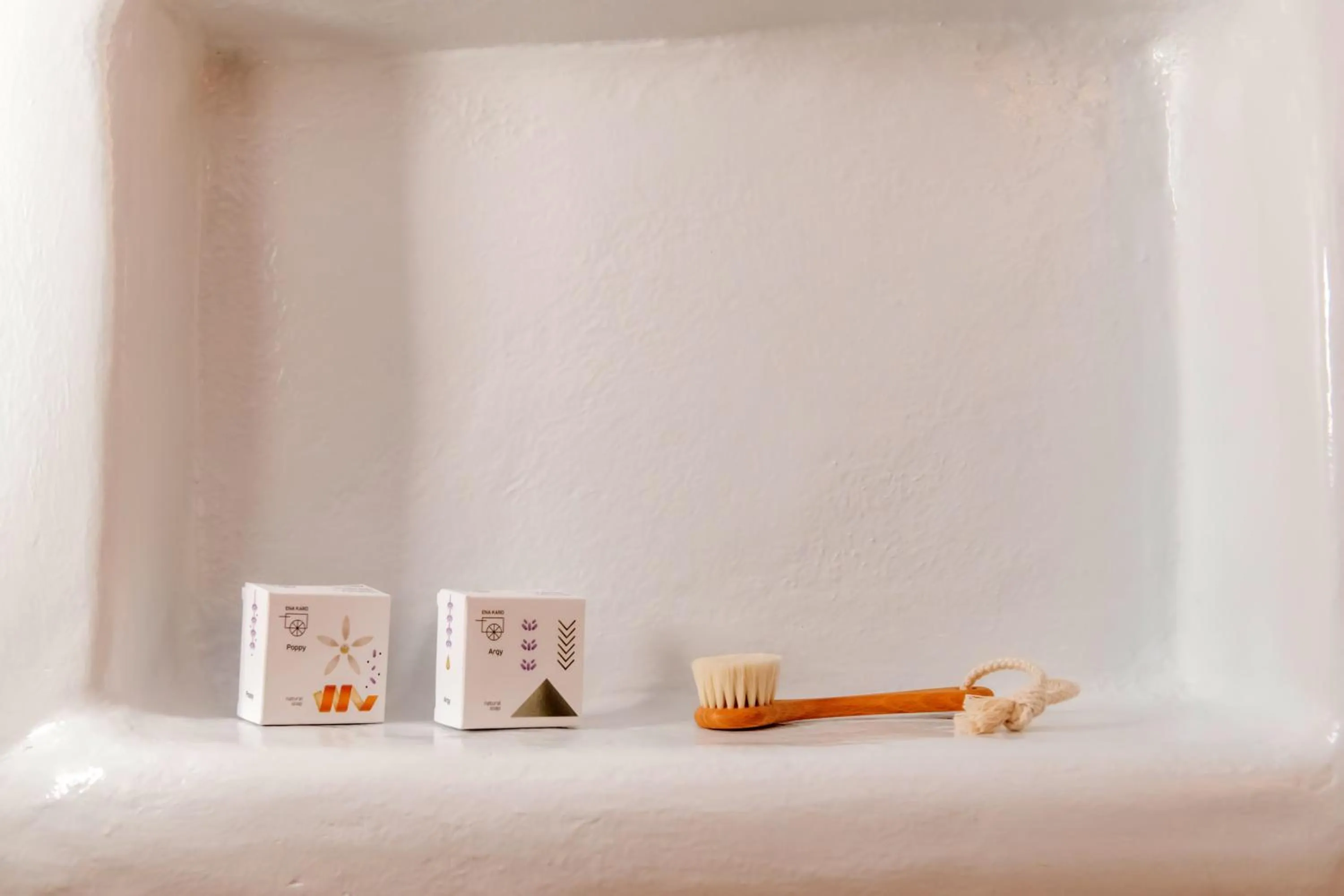 Decorative detail in Vincenzo Family Rooms