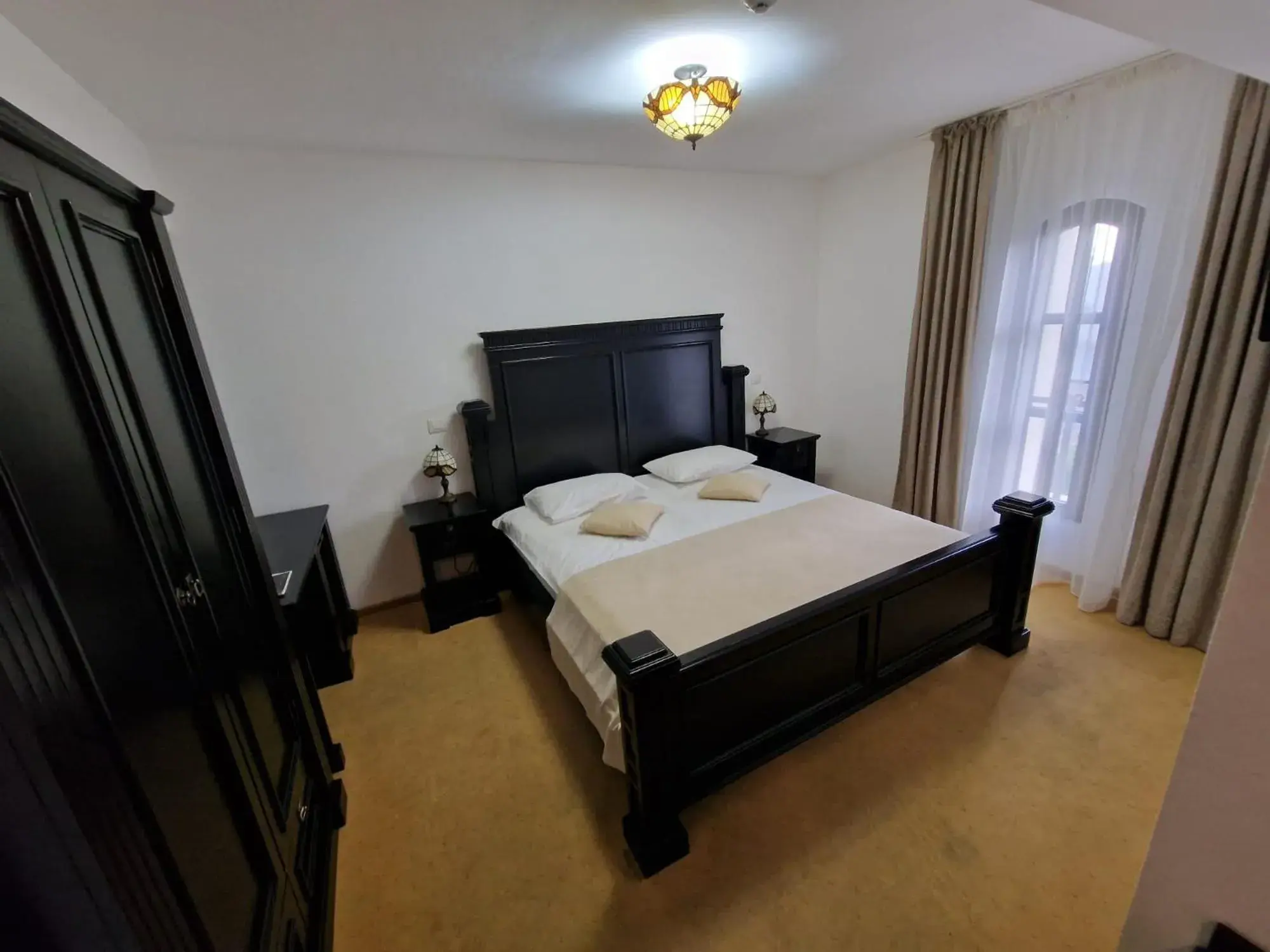 Standard King Room - single occupancy in Podu' cu Lanturi Standard King Room - single occupancy in Podu' cu Lanturi