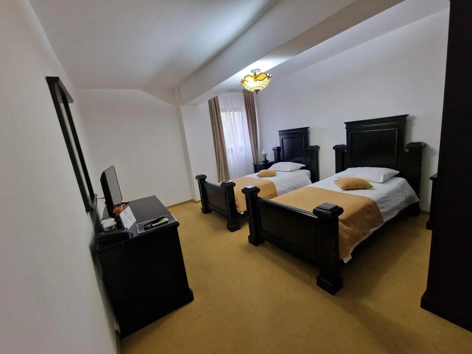 Standard Twin Room - single occupancy in Podu' cu Lanturi Standard Twin Room - single occupancy in Podu' cu Lanturi