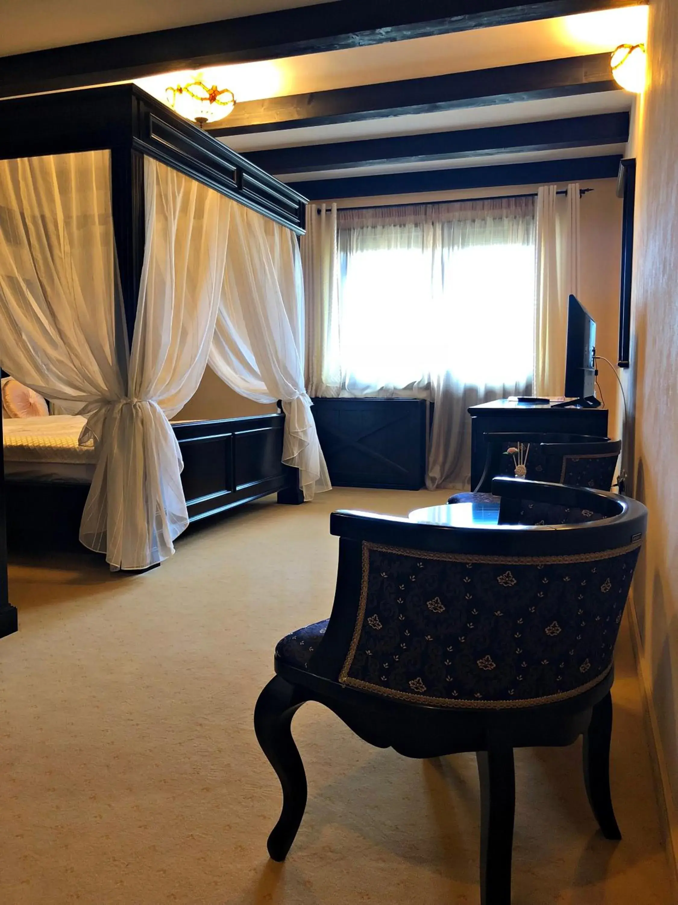 King Room with Balcony - single occupancy in Podu' cu Lanturi King Room with Balcony - single occupancy in Podu' cu Lanturi