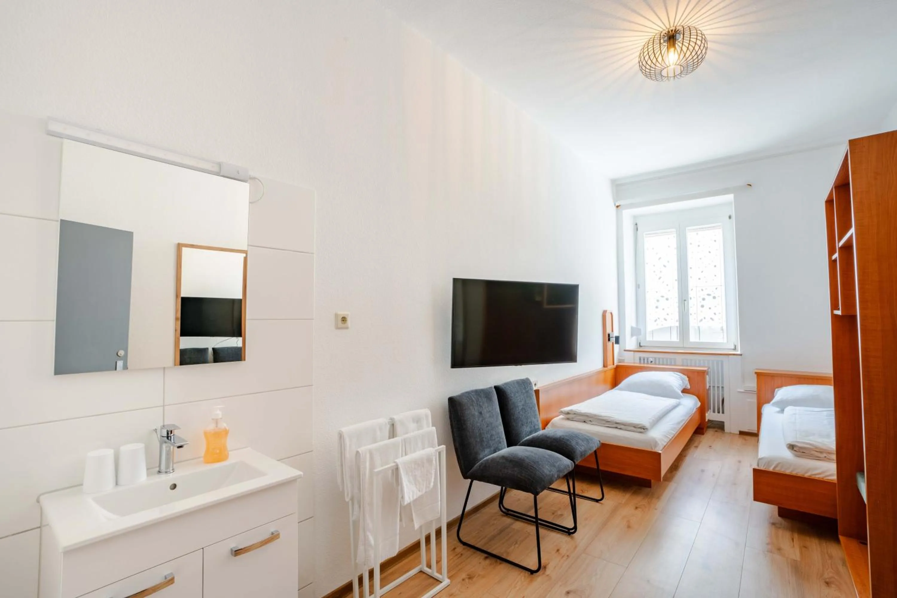 Bed in Ott's Hotel Weinwirtschaft & Biergarten Weil am Rhein/Basel