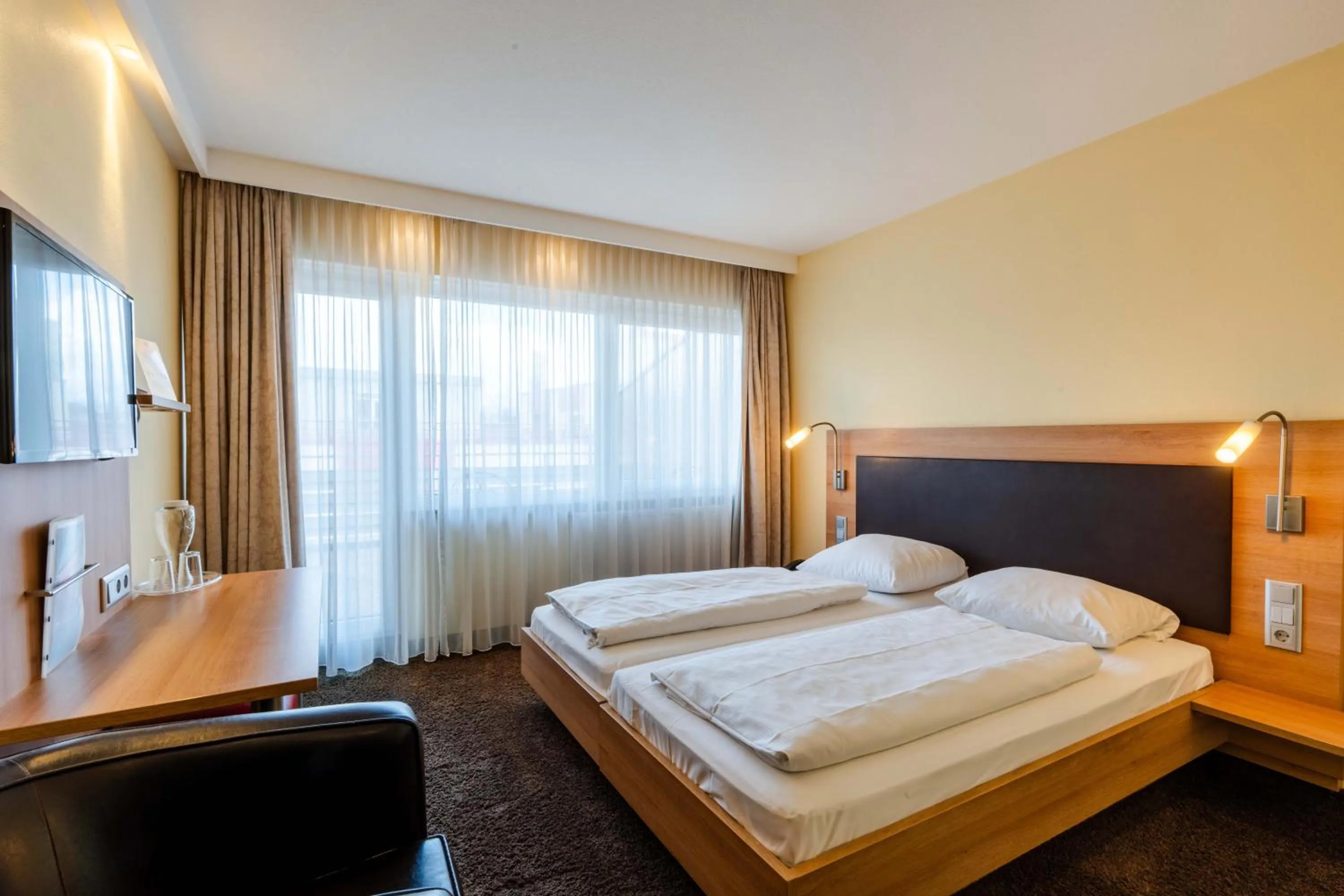 Photo of the whole room, Bed in Ott's Hotel Weinwirtschaft & Biergarten Weil am Rhein/Basel