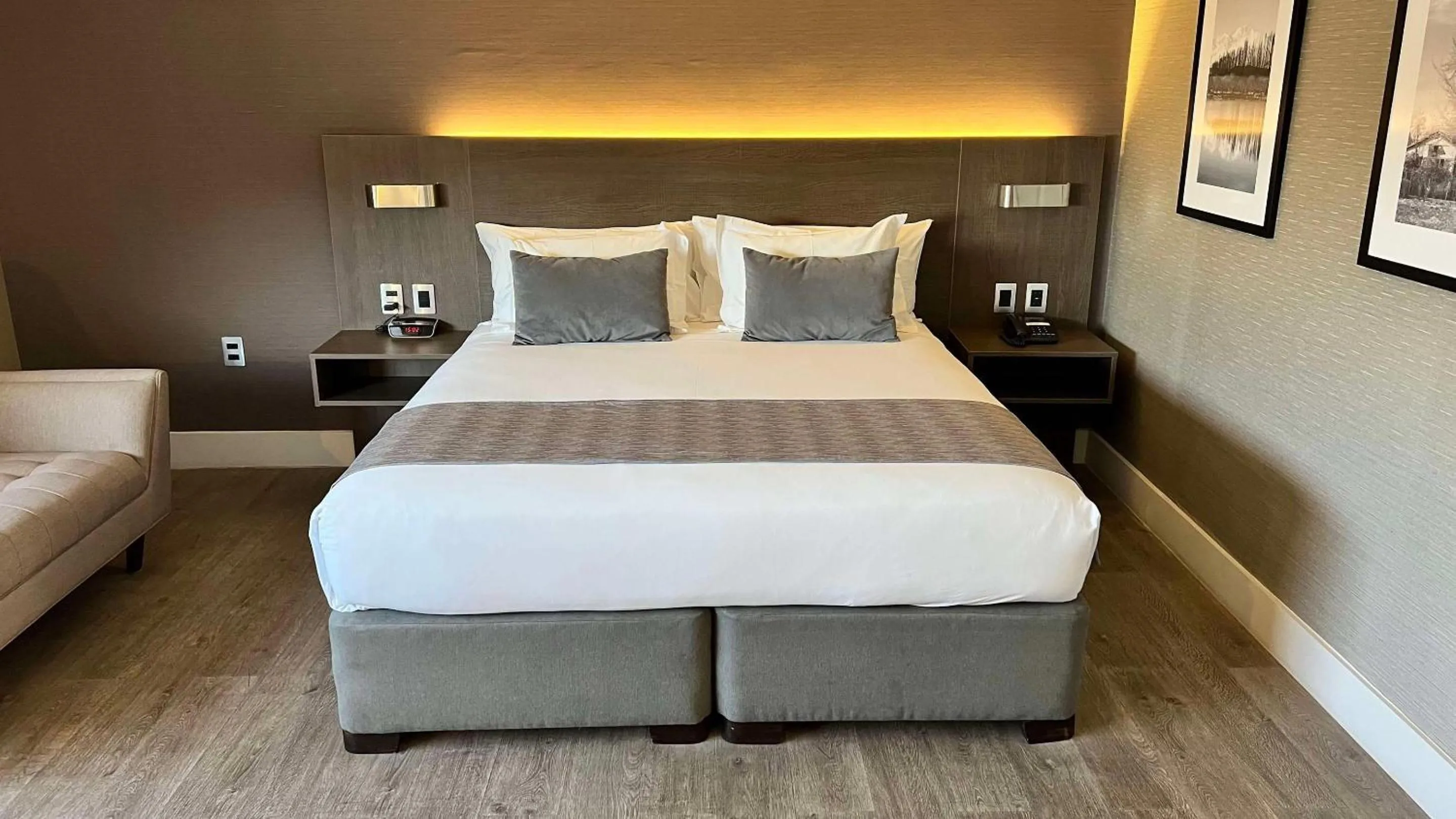 Bedroom, Bed in Radisson Hotel Curico