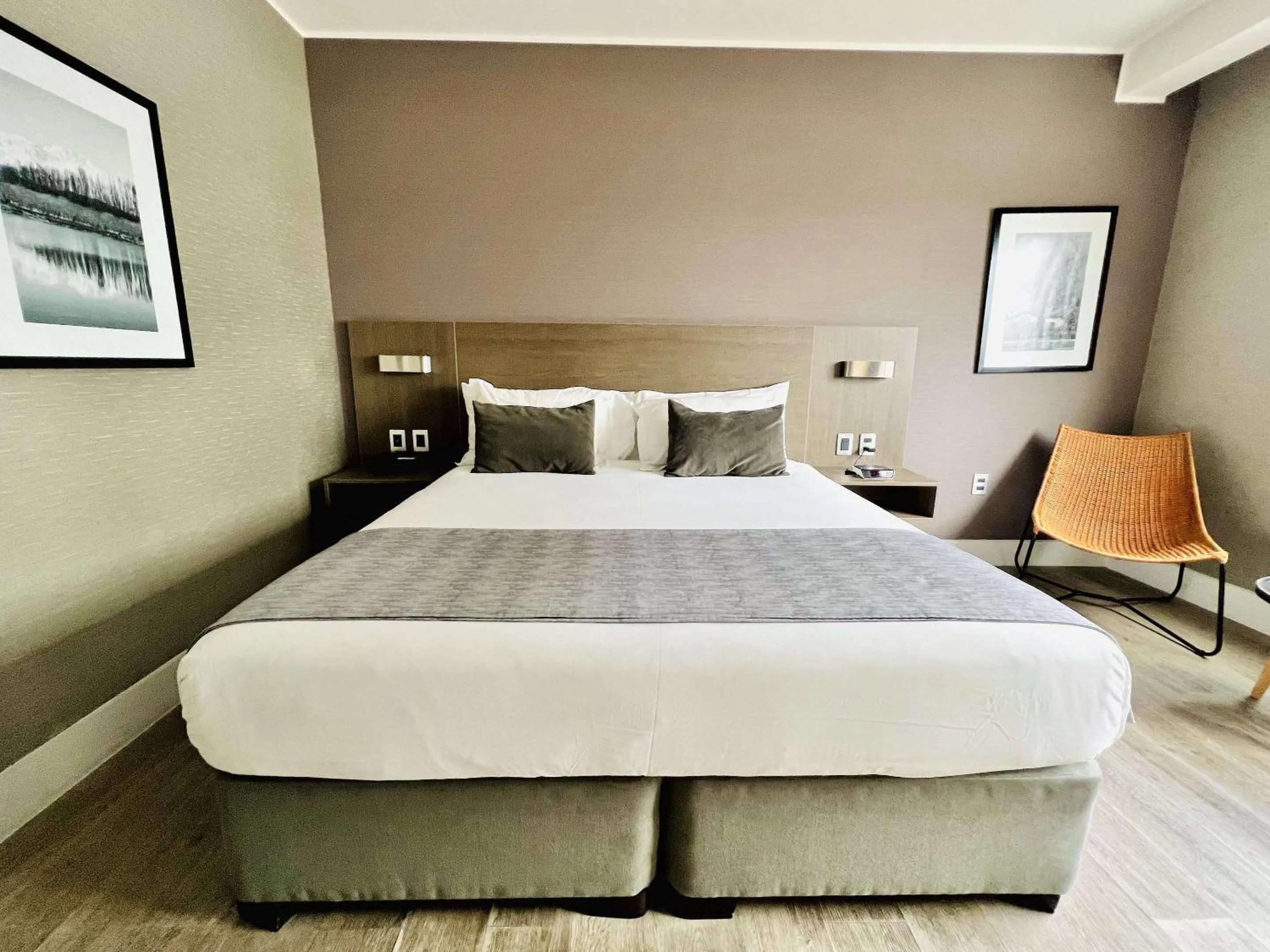 Bedroom, Bed in Radisson Hotel Curico