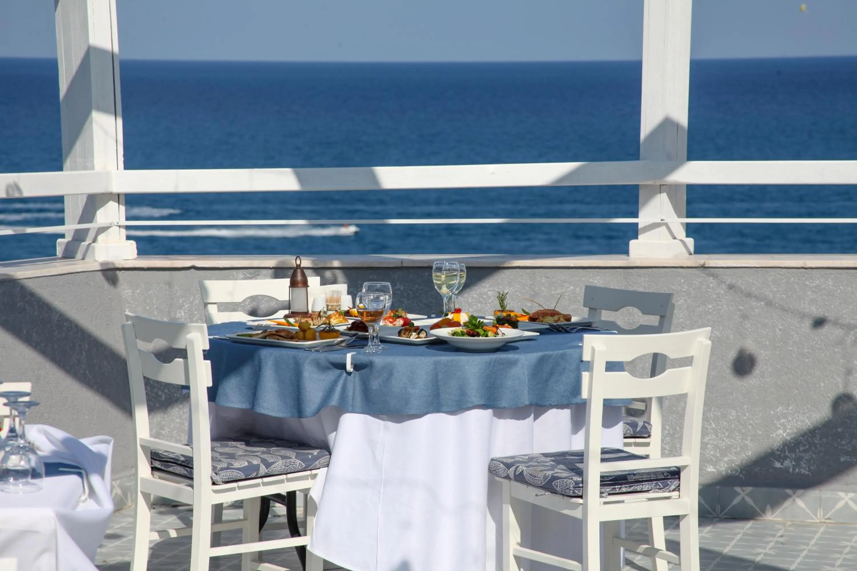 Restaurant/places to eat in Catamaran Quality Times