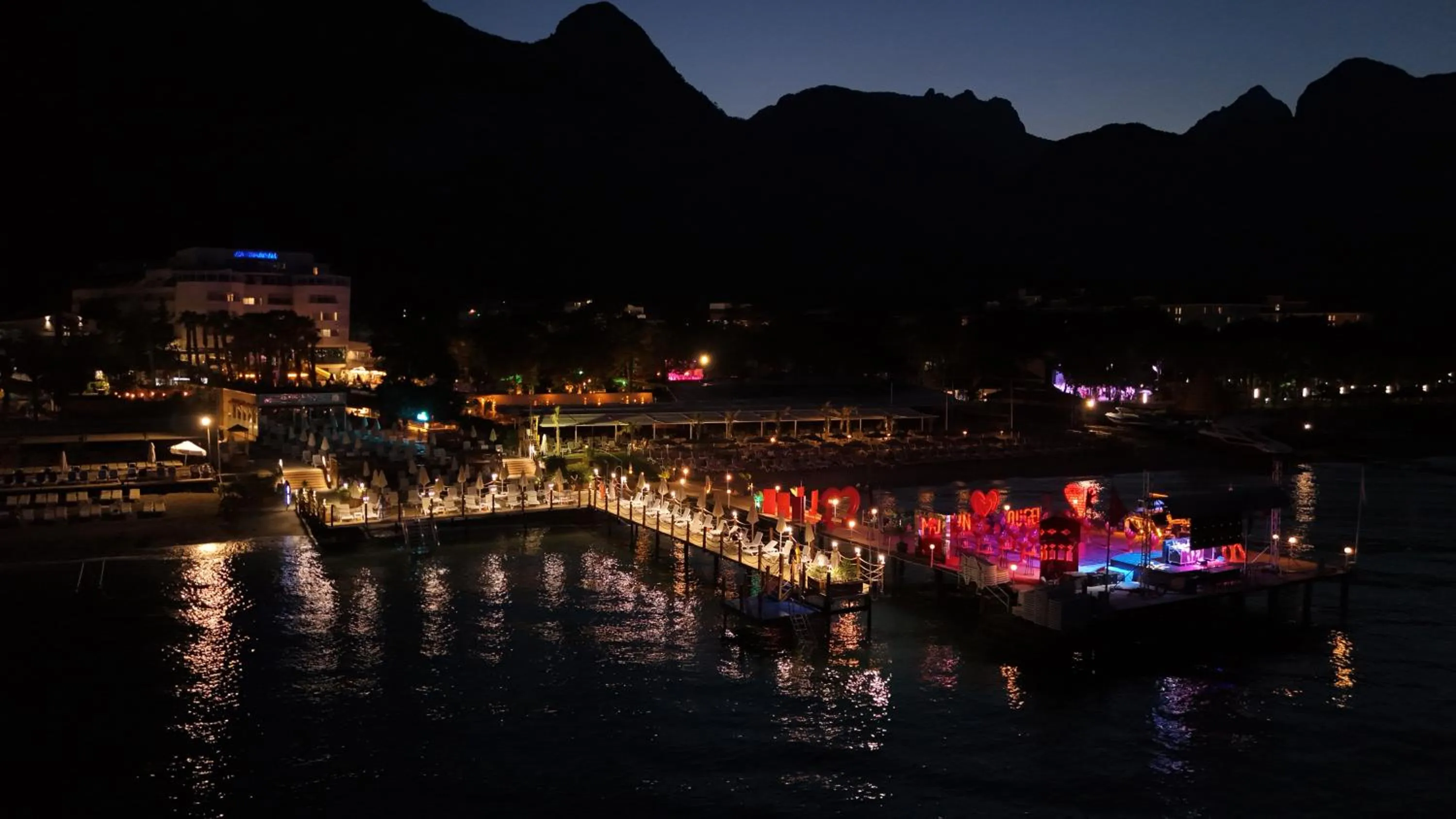 Entertainment in Catamaran Quality Times