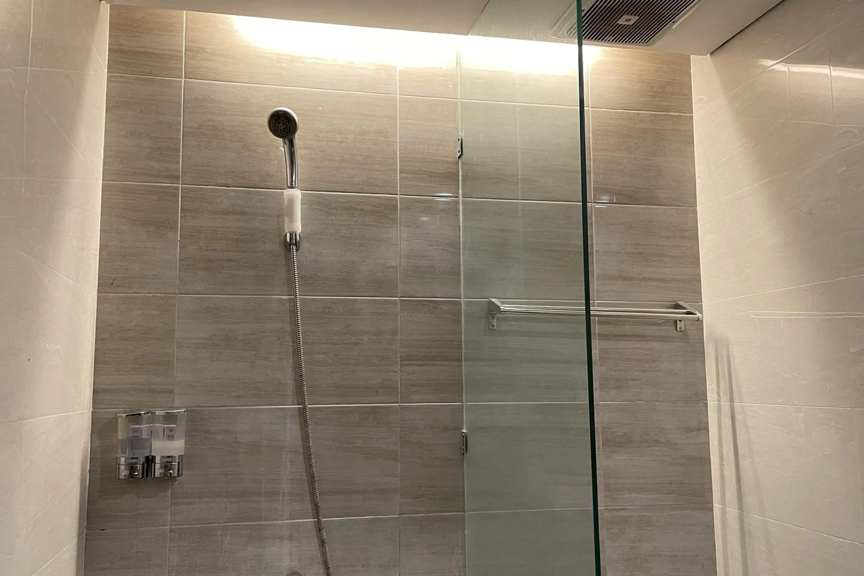 Shower in Singgah Hotel Seminyak