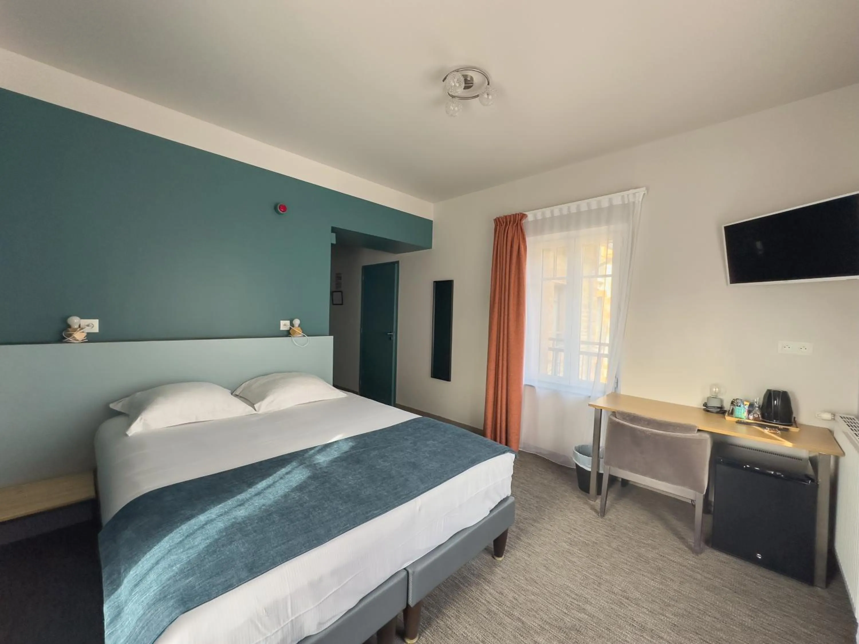 Bed in Logis Hôtel Ker Mor