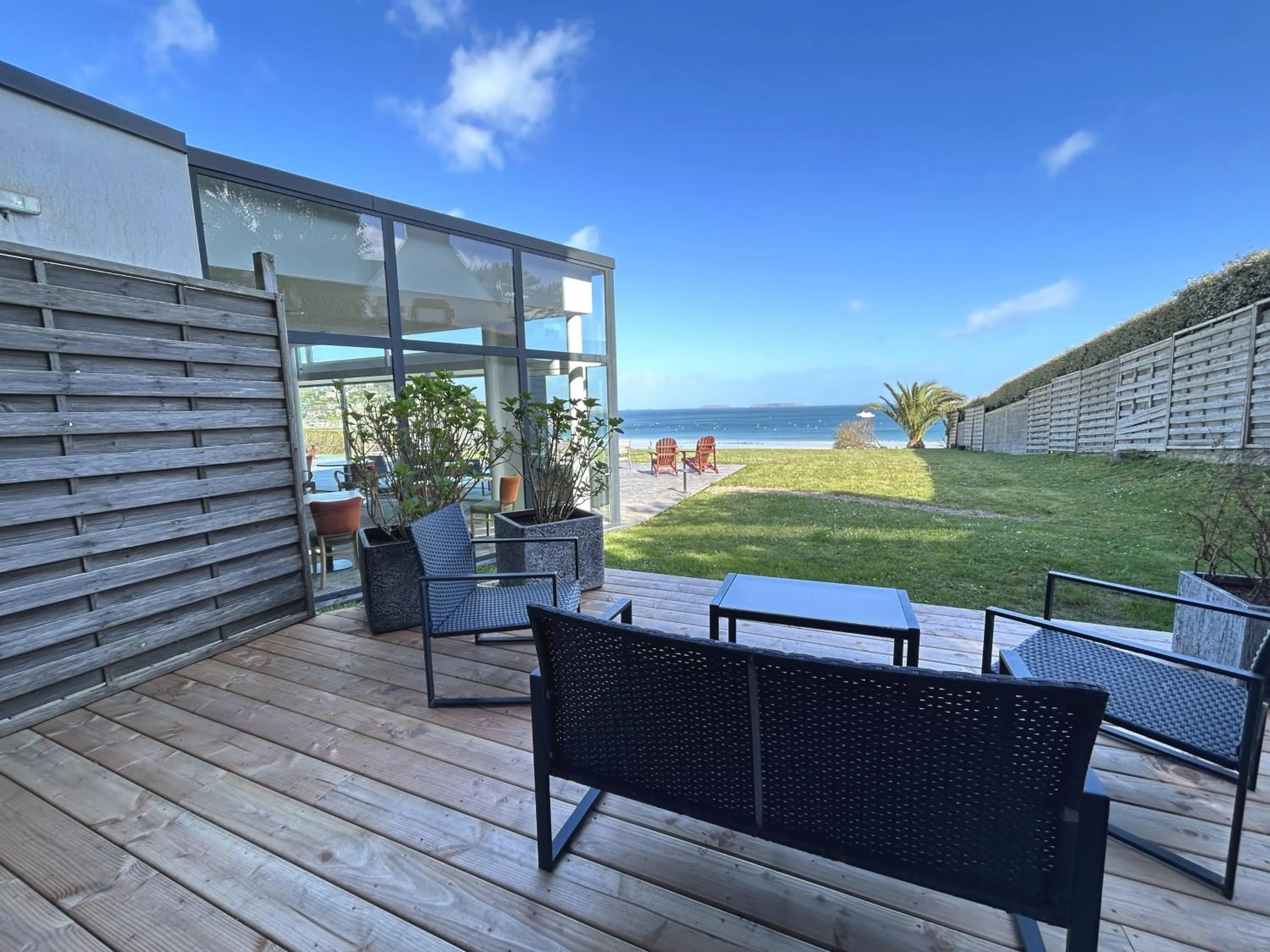 Patio in Logis Hôtel Ker Mor