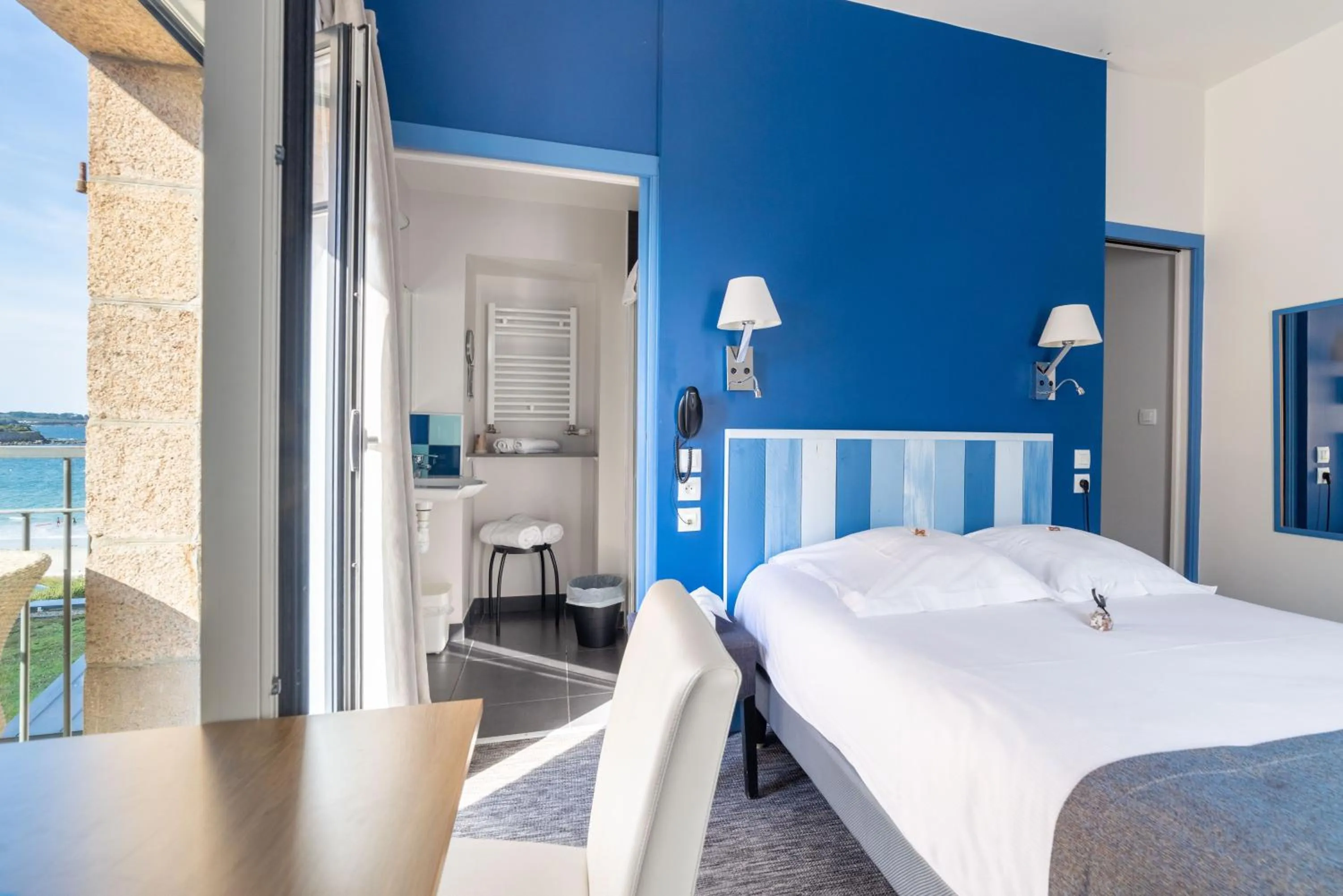 Bed in Logis Hôtel Ker Mor