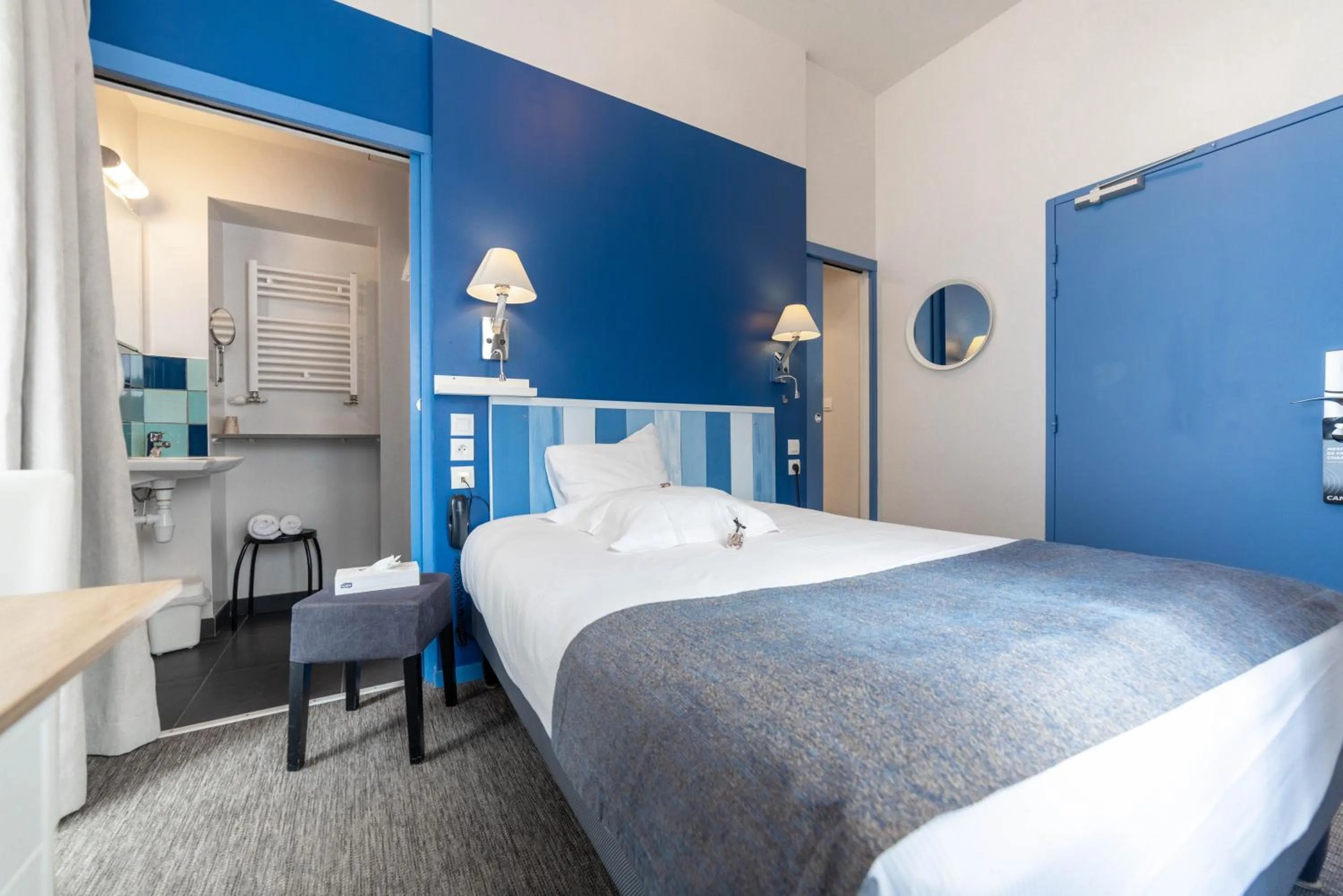 Bed in Logis Hôtel Ker Mor