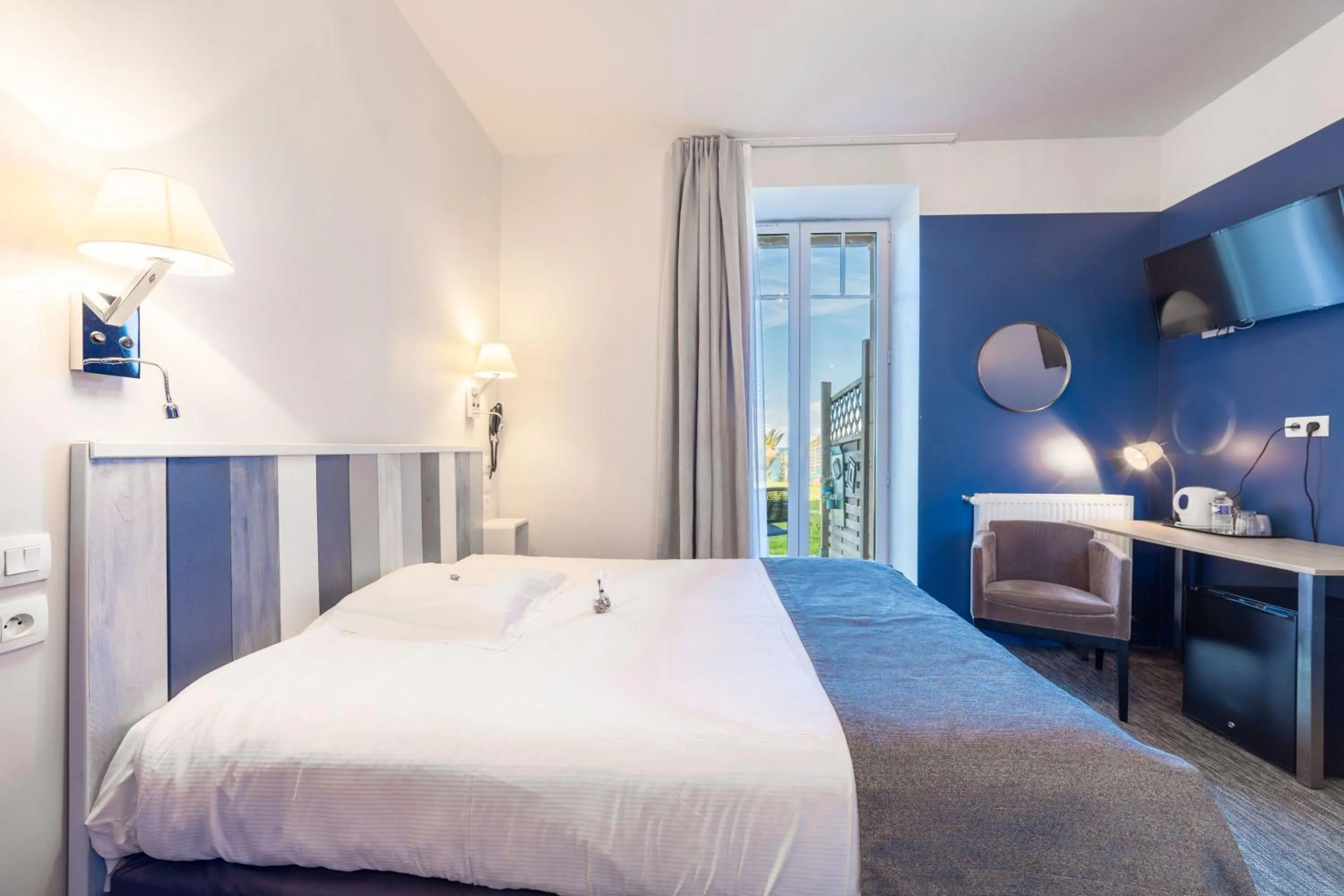 Bed in Logis Hôtel Ker Mor