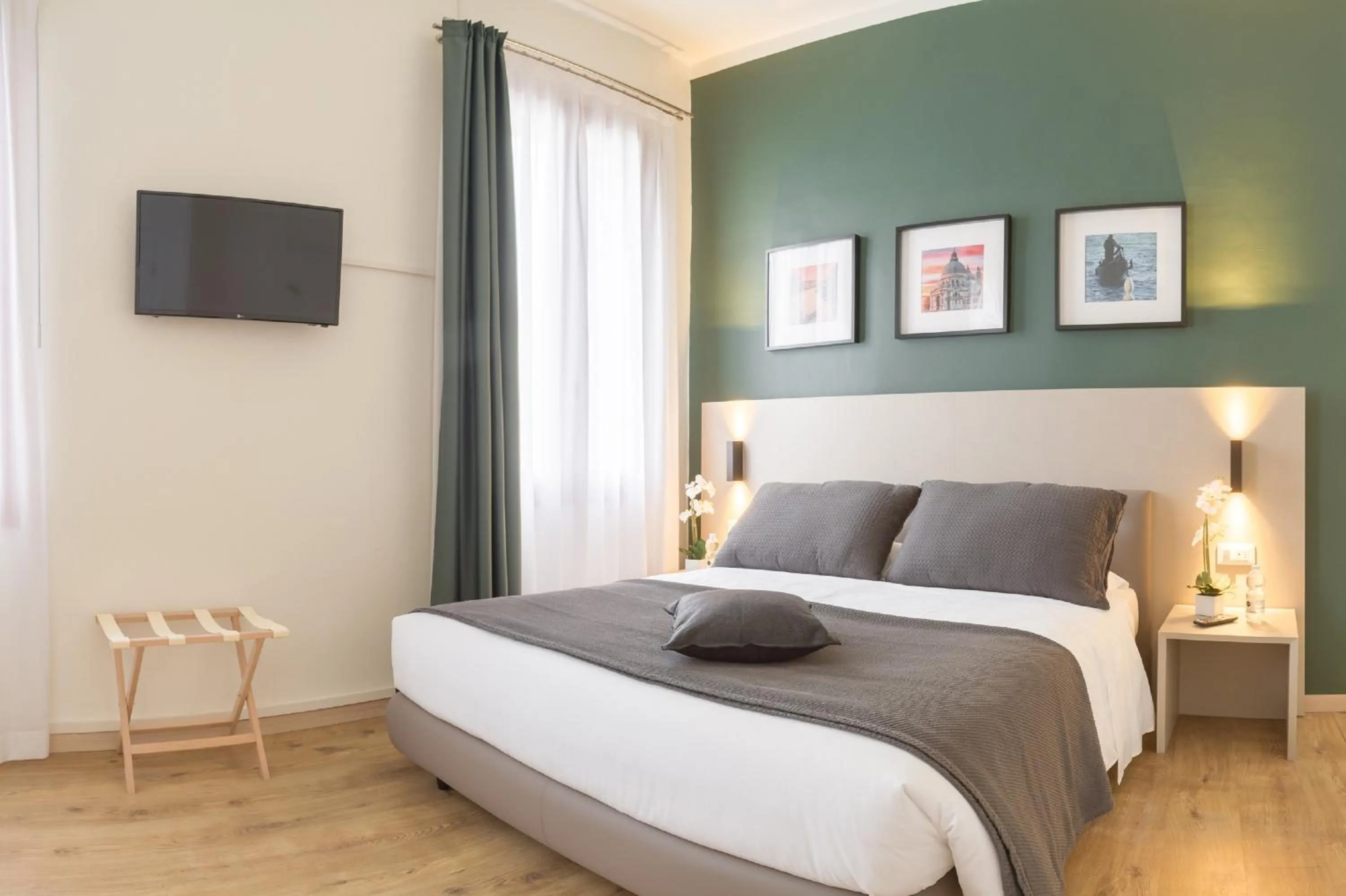 Bedroom, Bed in Grand Canal Suite by Wonderful Italy