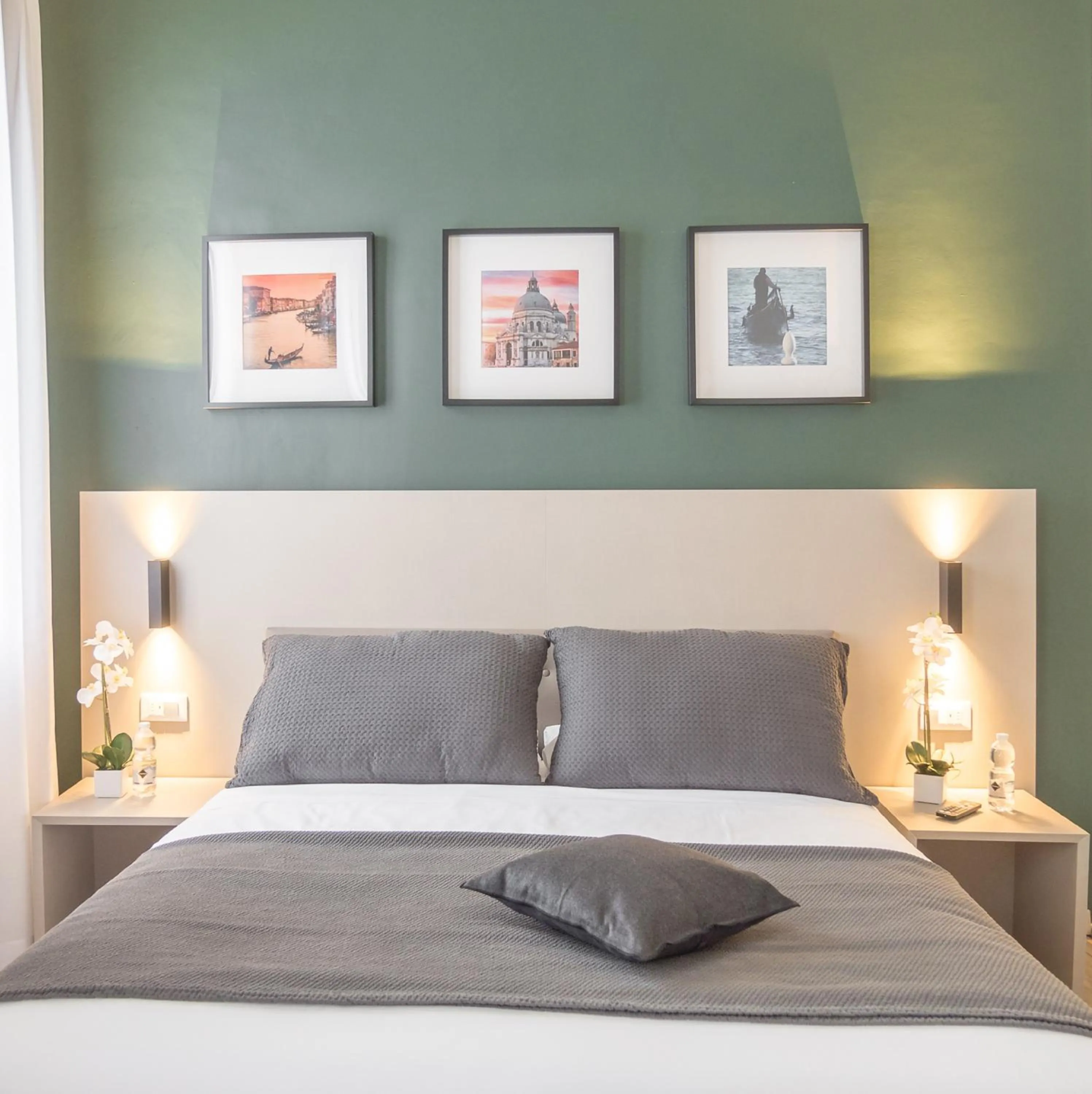 Bedroom, Bed in Grand Canal Suite by Wonderful Italy