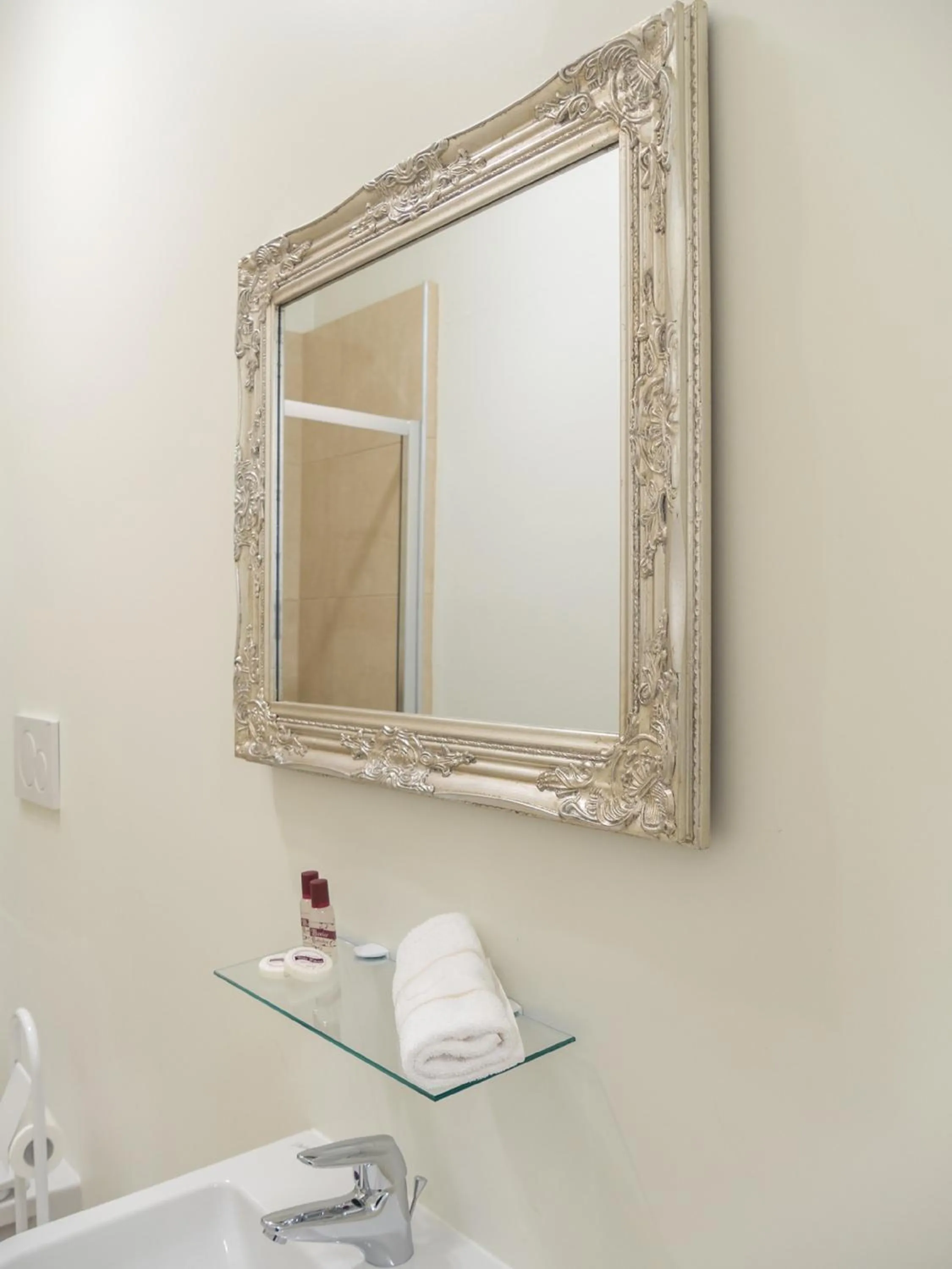 Bathroom in Grand Canal Suite by Wonderful Italy