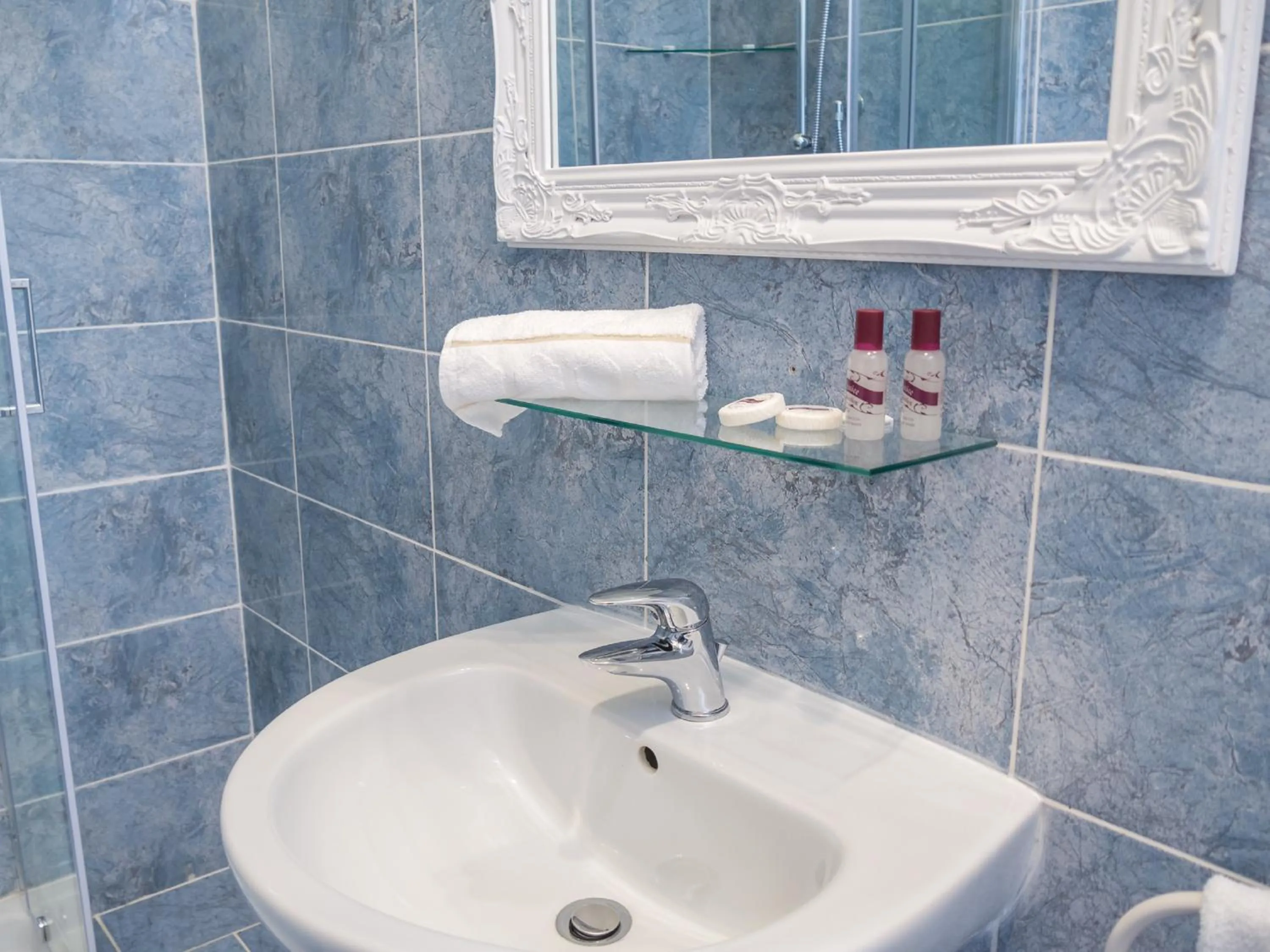 Bathroom in Grand Canal Suite by Wonderful Italy