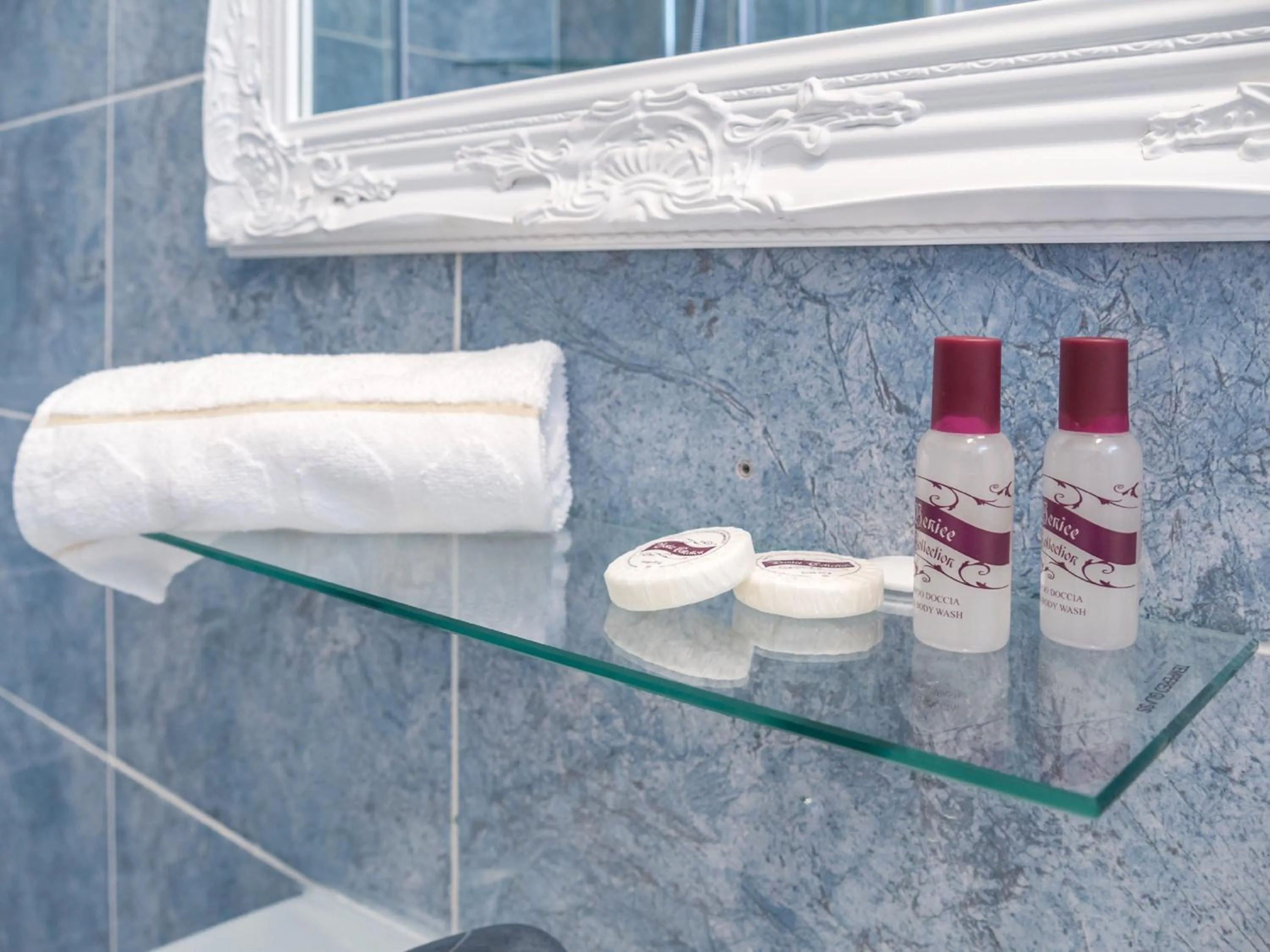 Bathroom in Grand Canal Suite by Wonderful Italy