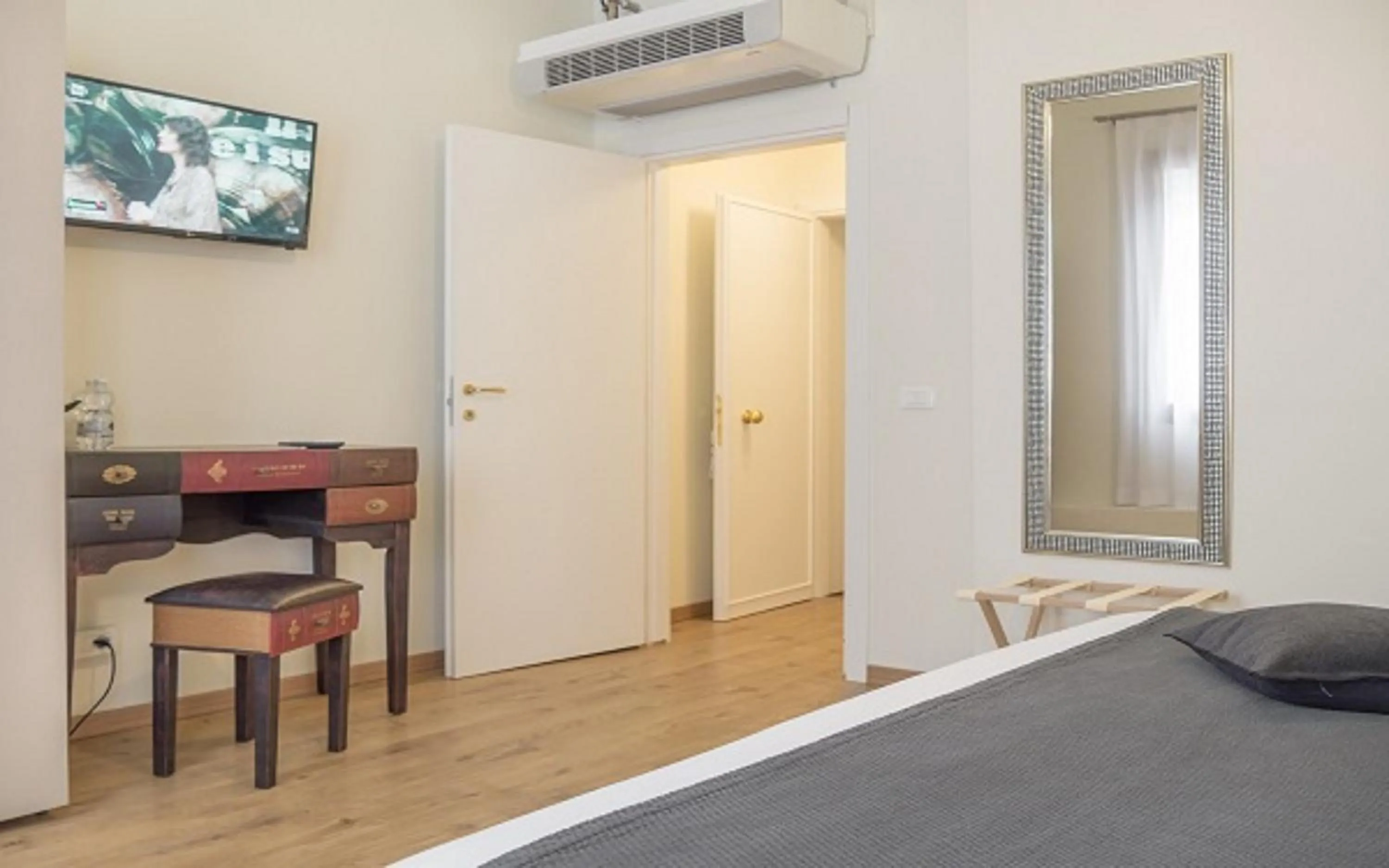 Bed in Grand Canal Suite by Wonderful Italy