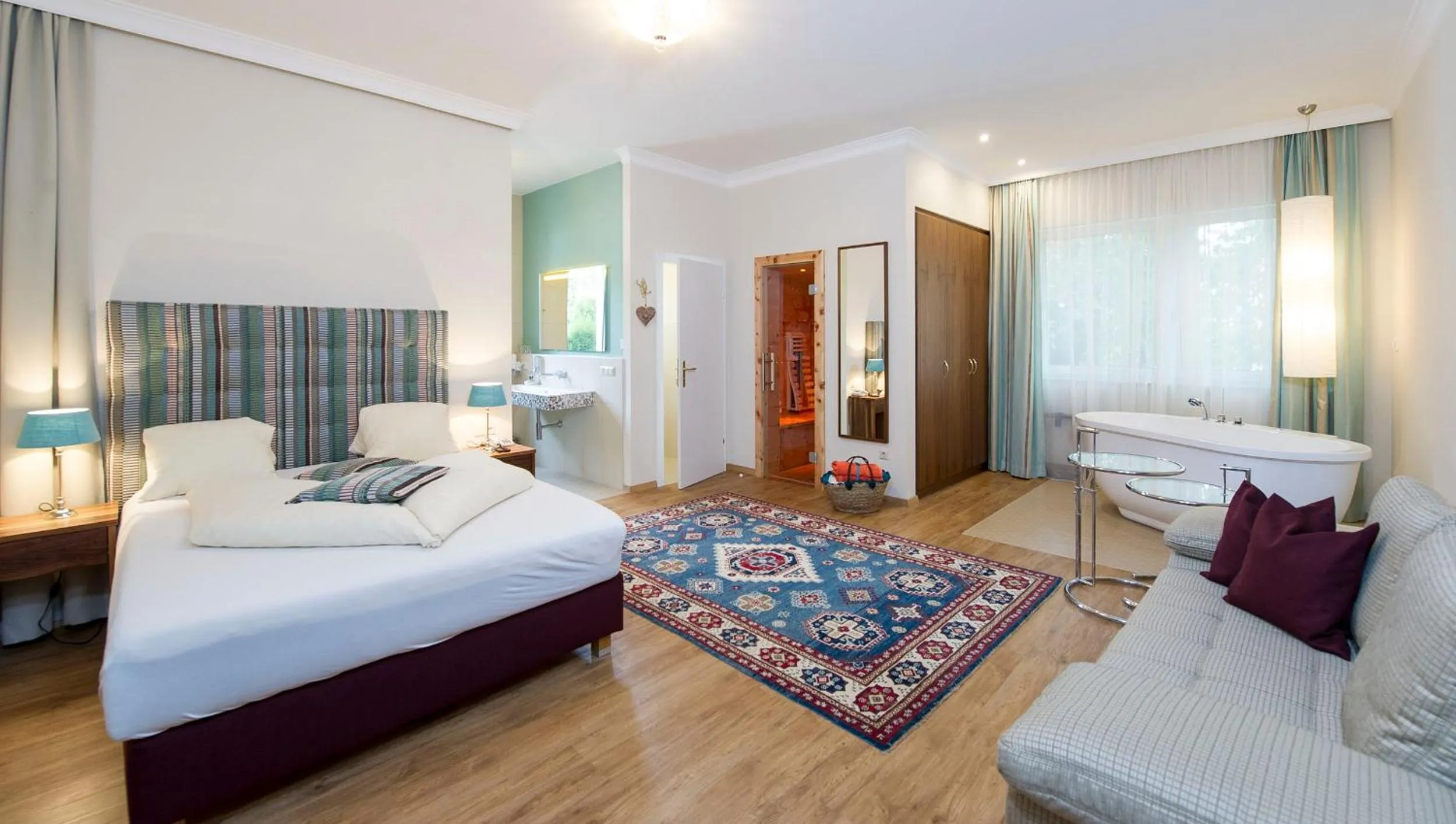 Bed in Seehotel Astoria