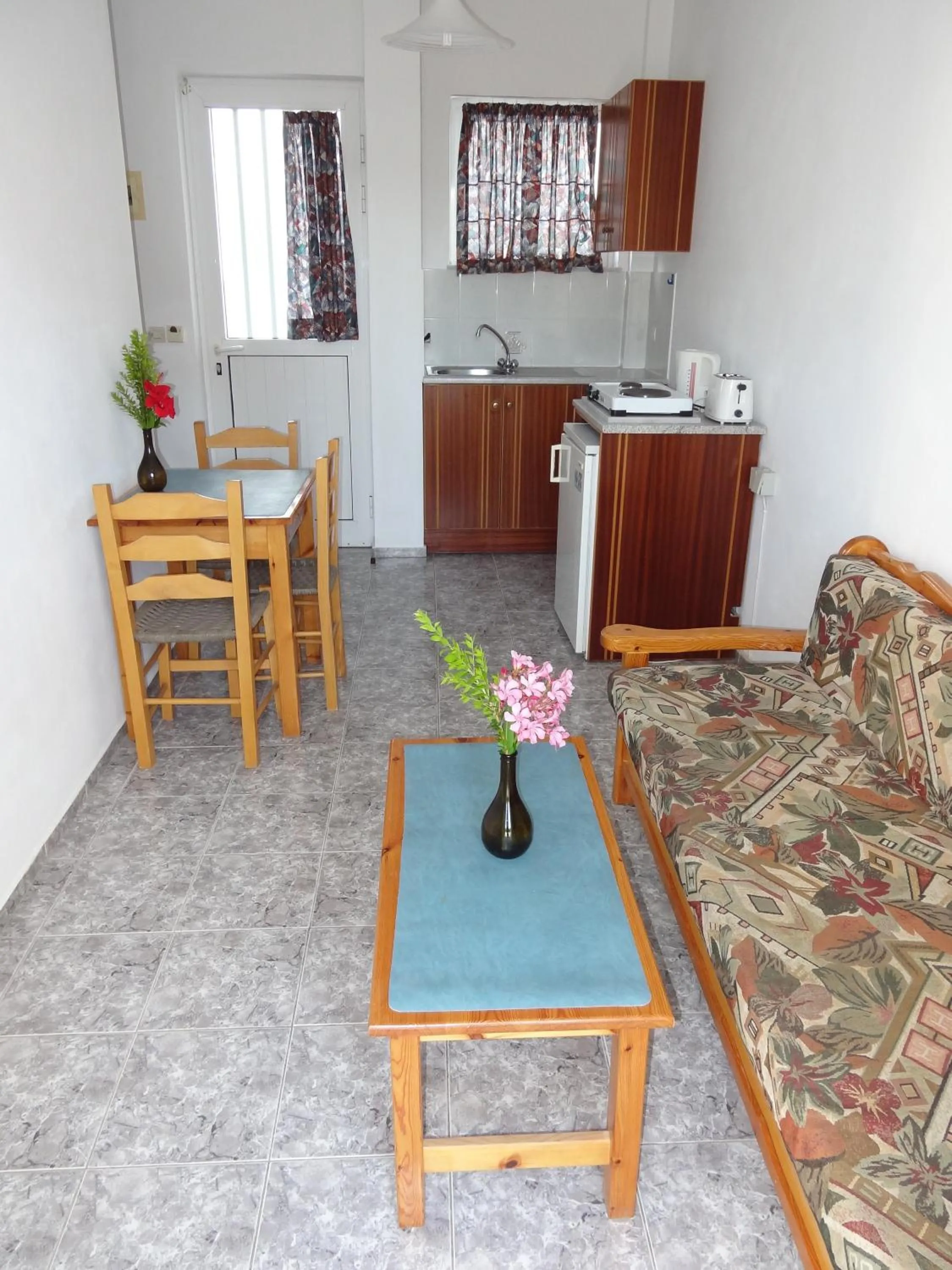 Coffee/tea facilities in Michalis Studios & Apartments