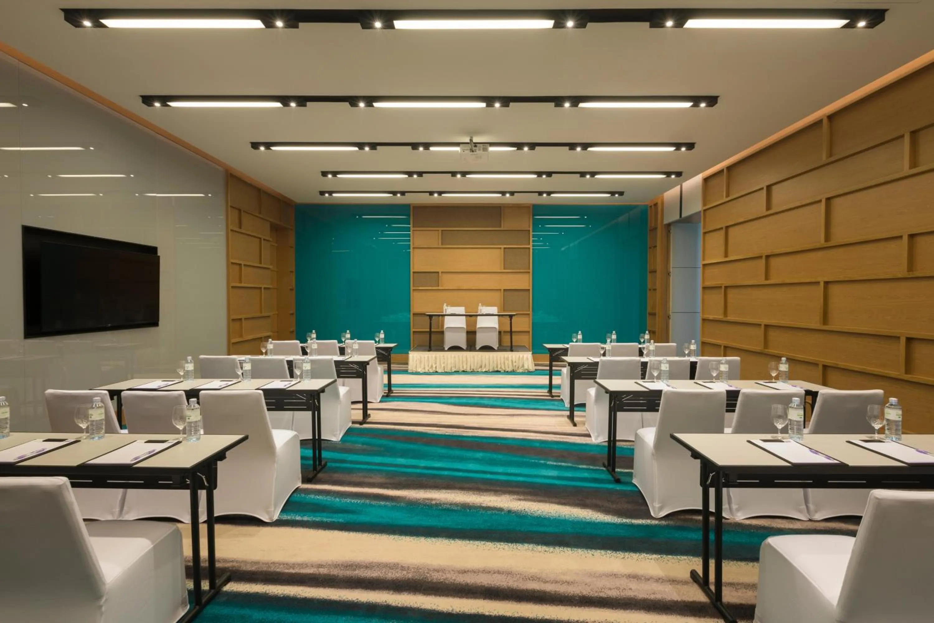 Meeting/conference room in Holiday Inn Resort Vana Nava Hua Hin by IHG