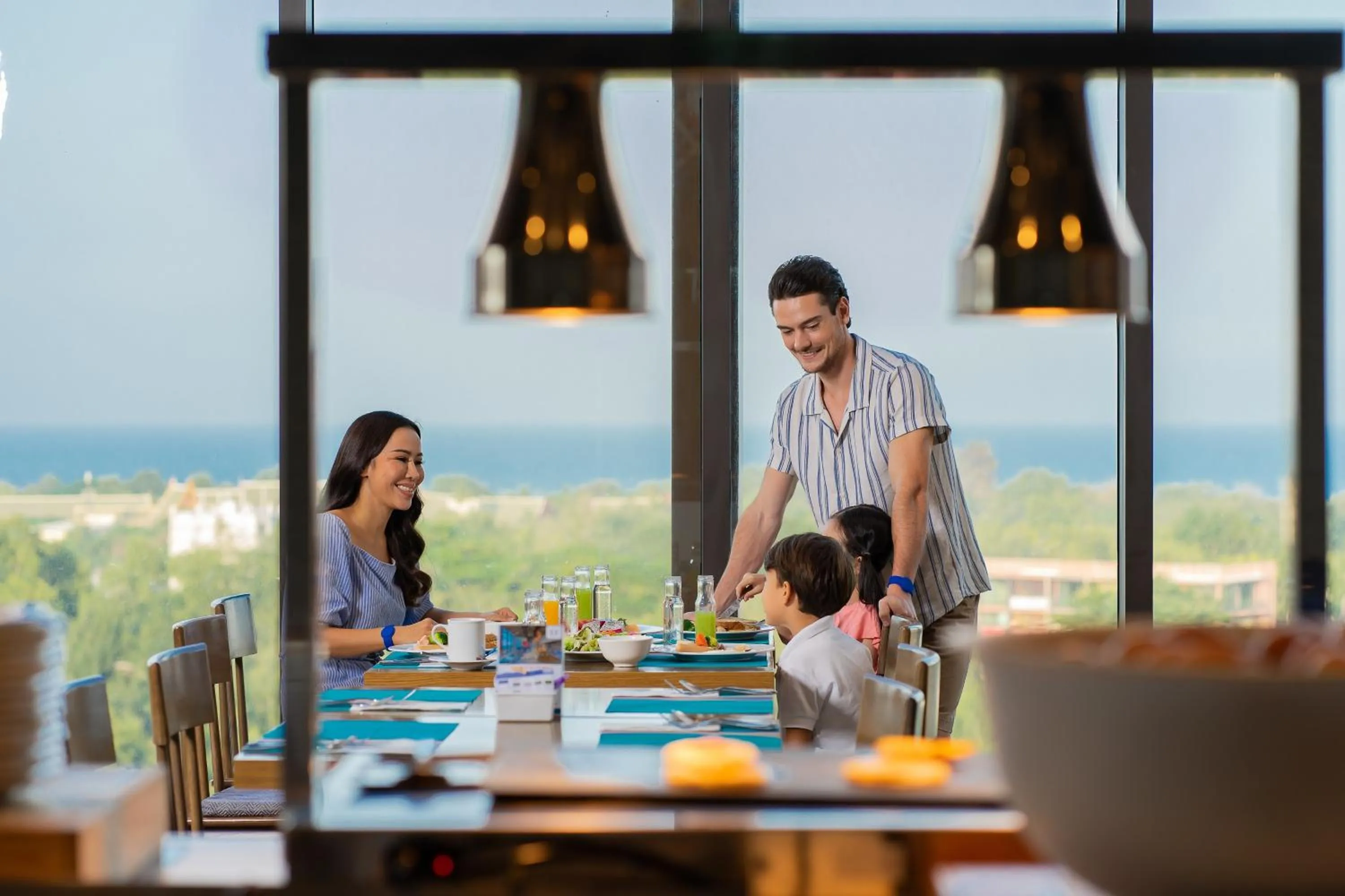 Restaurant/places to eat in Holiday Inn Resort Vana Nava Hua Hin by IHG