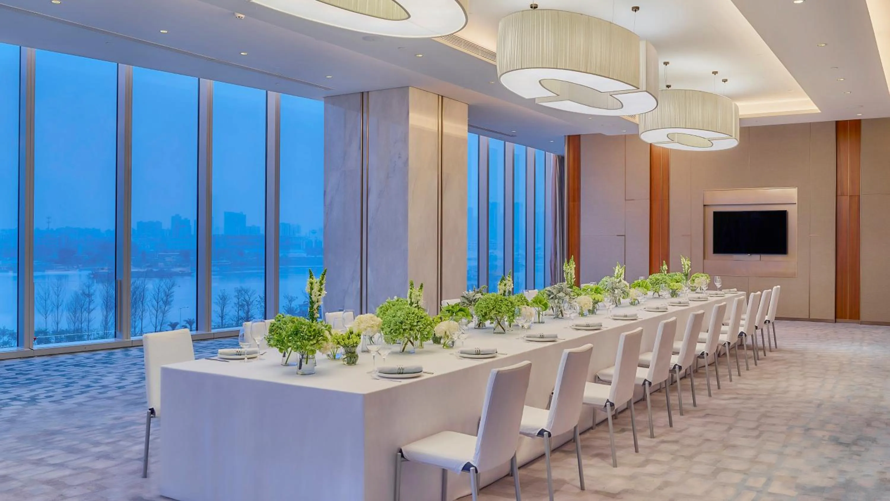 Meeting/conference room in InterContinental Guangzhou Exhibition Center by IHG