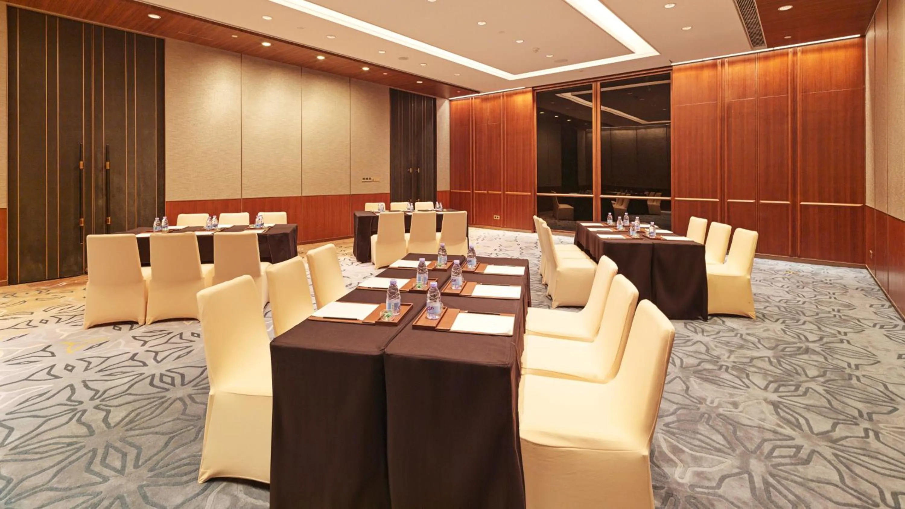 Meeting/conference room in InterContinental Guangzhou Exhibition Center by IHG