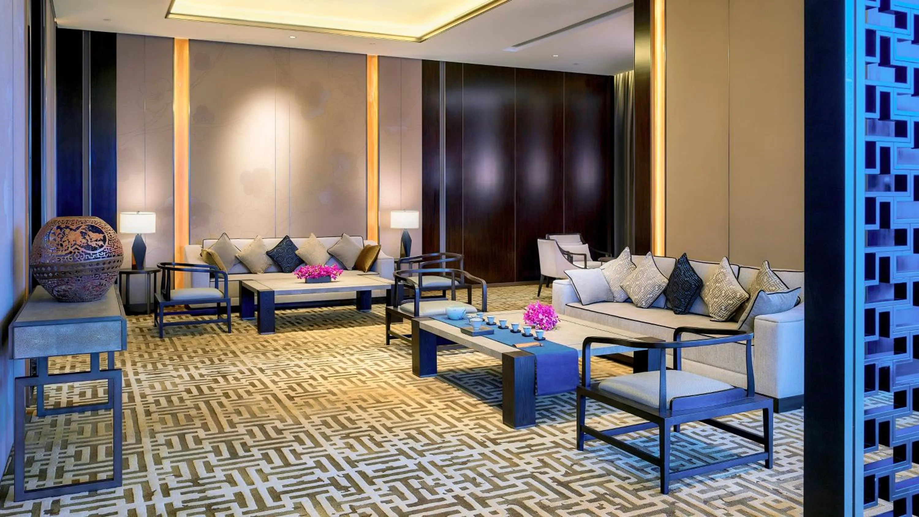 Restaurant/places to eat in InterContinental Guangzhou Exhibition Center by IHG