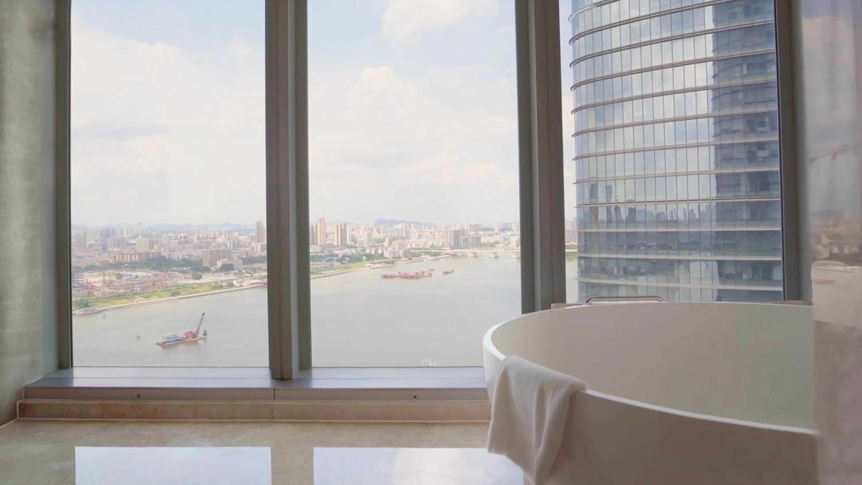 Photo of the whole room in InterContinental Guangzhou Exhibition Center by IHG