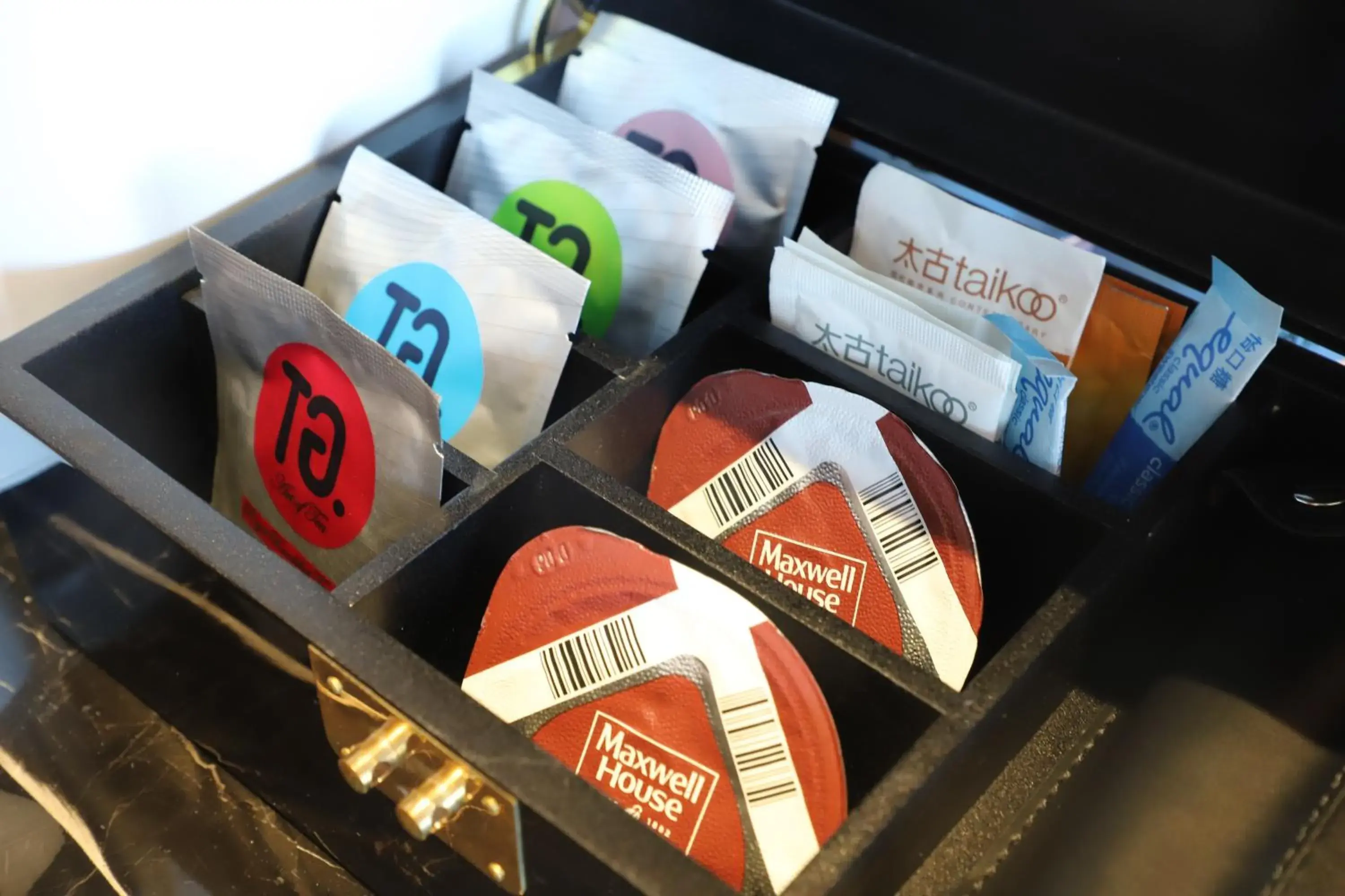 2 Twin Beds Classic City View in InterContinental Guangzhou Exhibition Center by IHG - Free shuttle between hotel and Exhibition Center during Canton Fair & Exhibitor registration Counter 2 Twin Beds Classic City View in InterContinental Guangzhou Exhibition Center by IHG - Free shuttle between hotel and Exhibition Center during Canton Fair & Exhibitor registration Counter