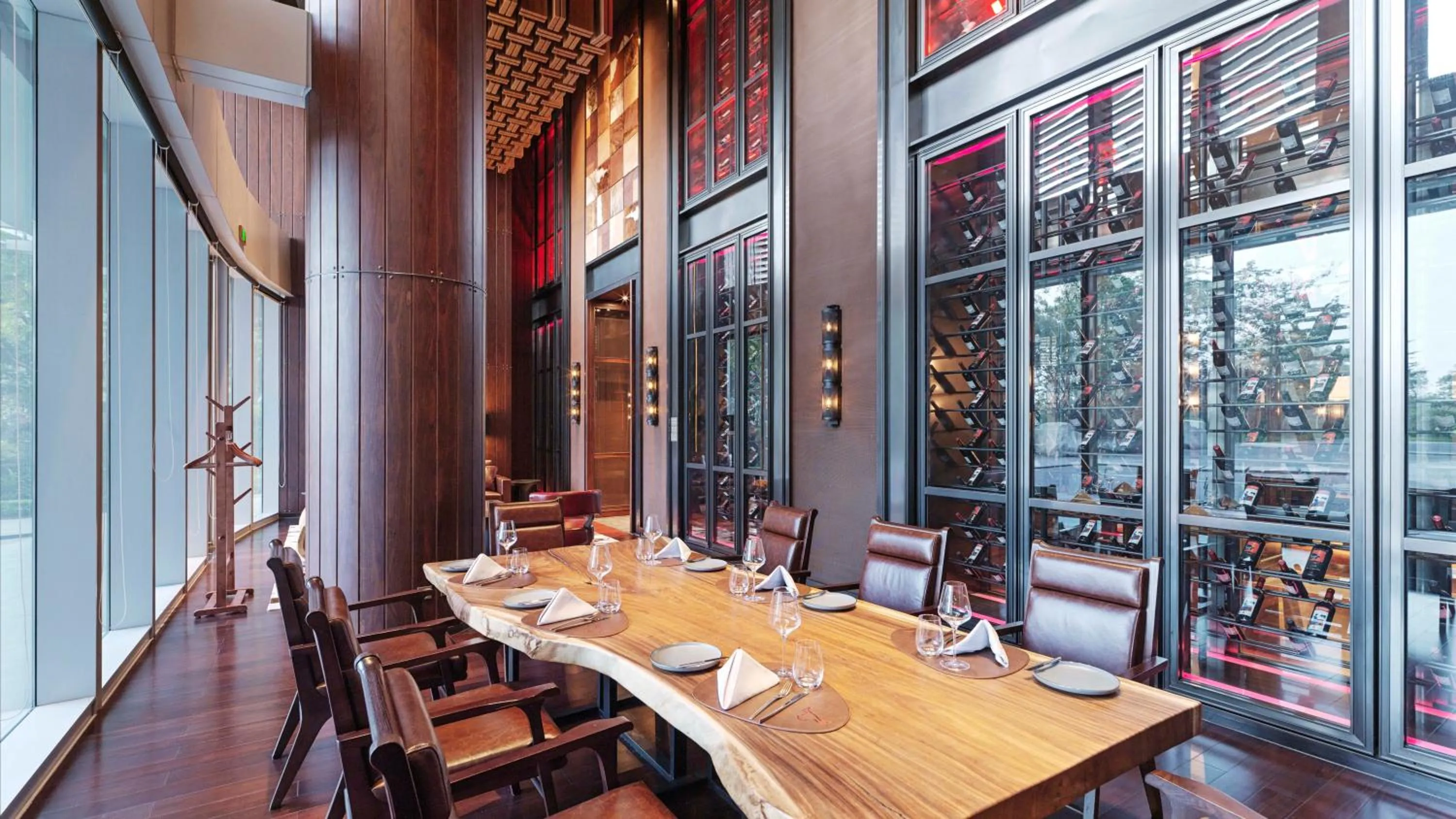 Restaurant/places to eat in InterContinental Guangzhou Exhibition Center by IHG
