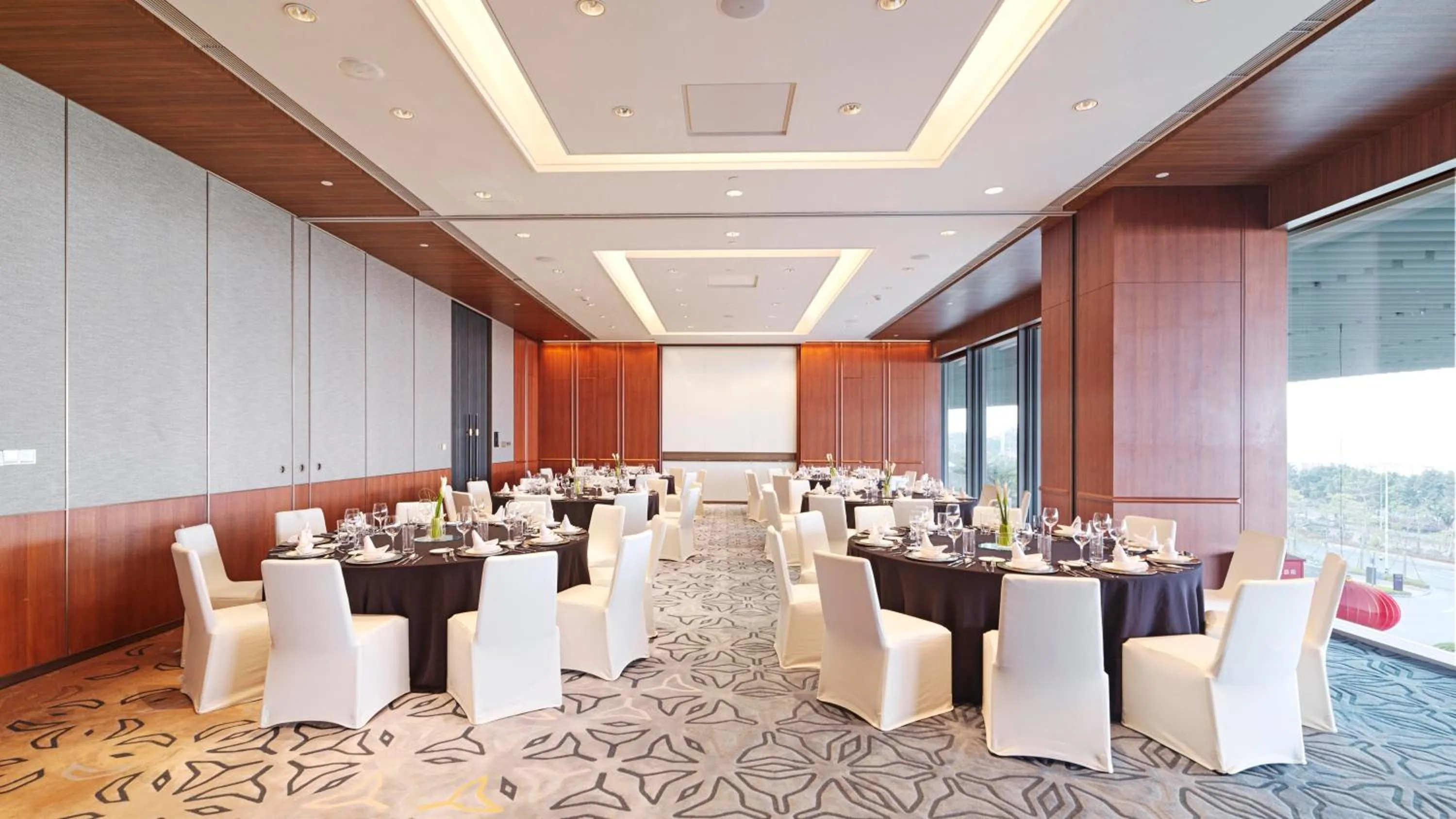 Meeting/conference room in InterContinental Guangzhou Exhibition Center by IHG