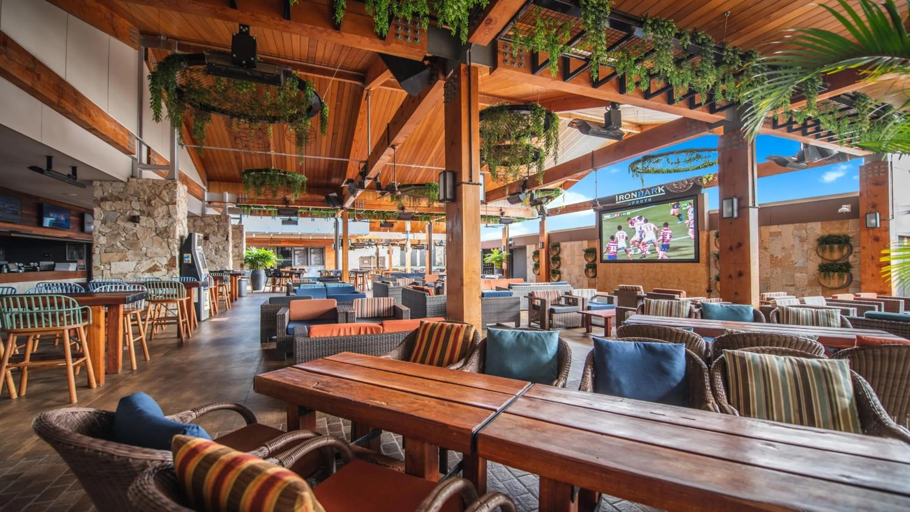 Lounge or bar in Holiday Inn Sydney St Marys by IHG