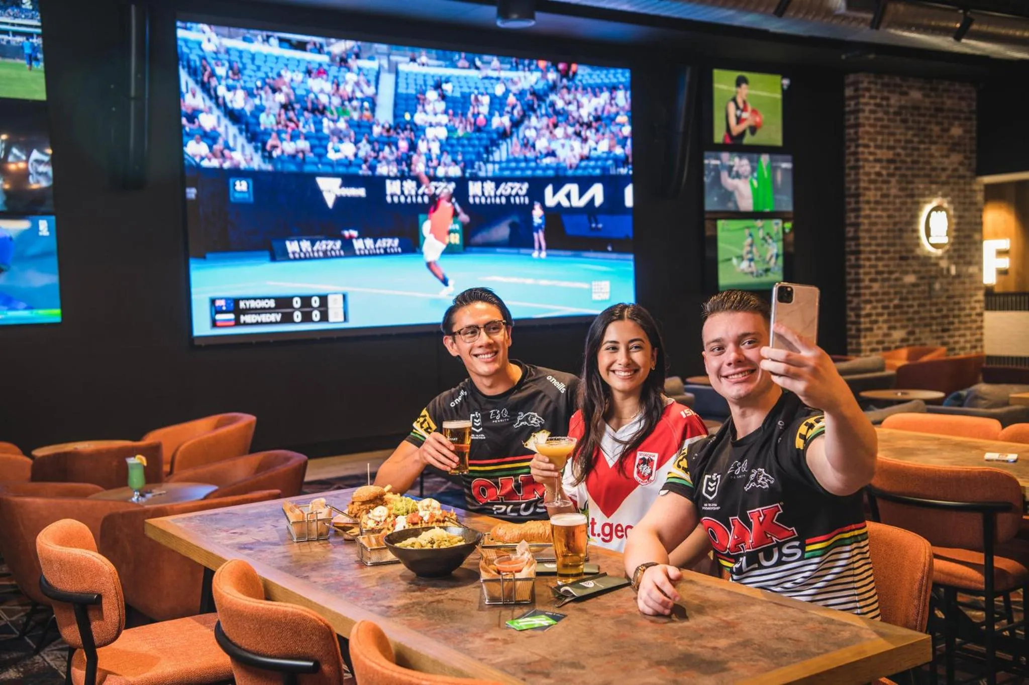 Lounge or bar in Holiday Inn Sydney St Marys by IHG