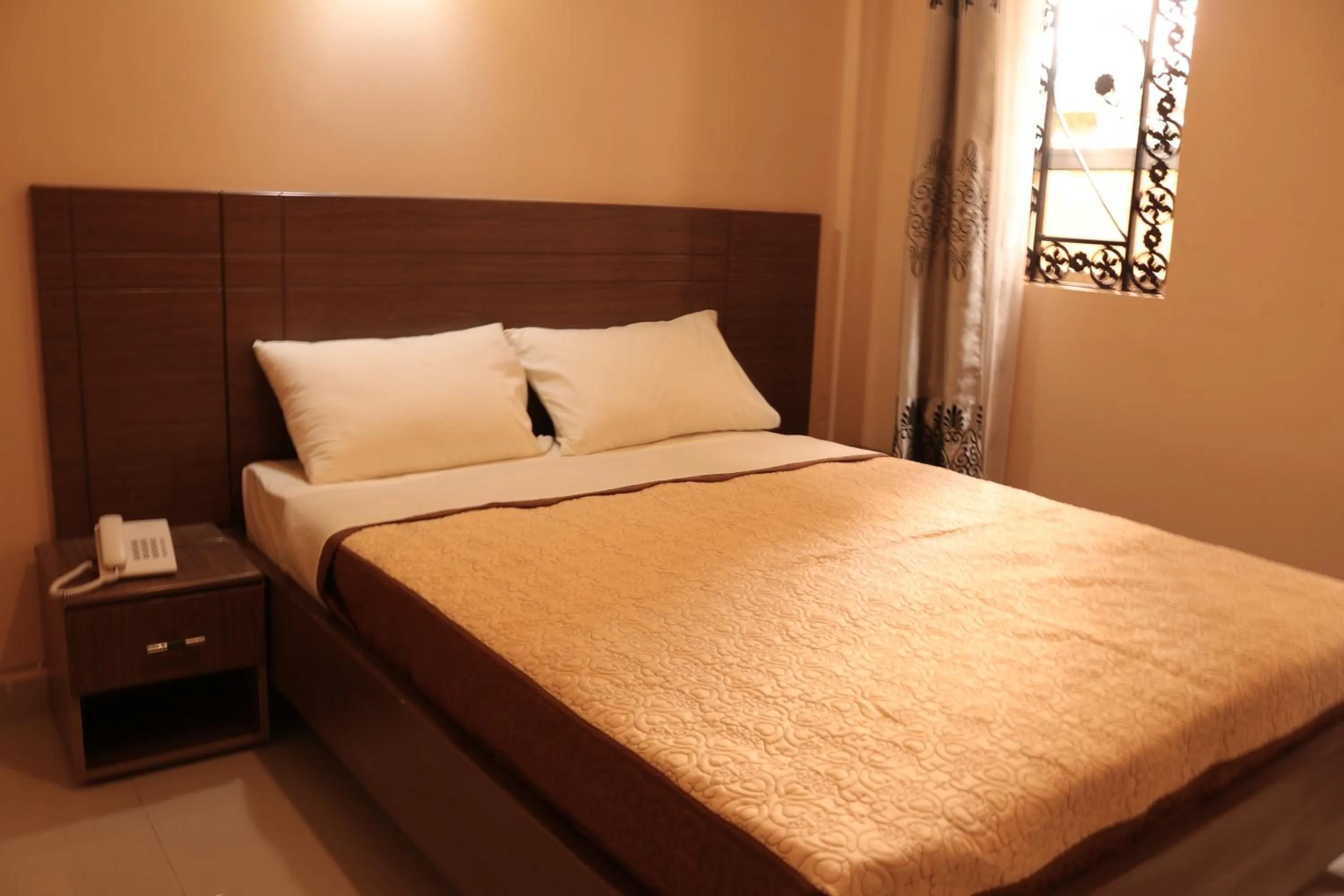 Bed in Agenda 2000 Hotels Ltd
