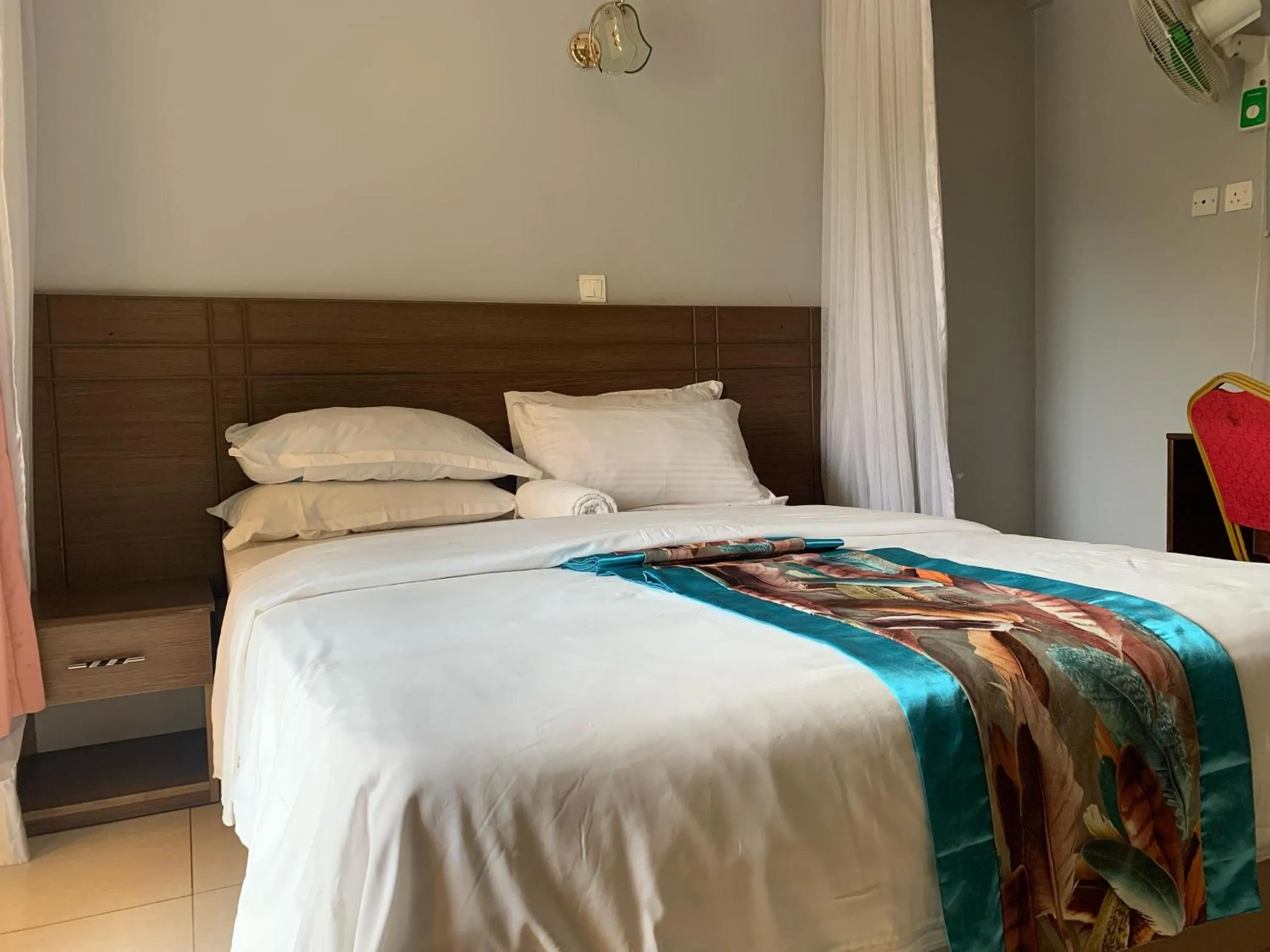 Bed in Agenda 2000 Hotels Ltd