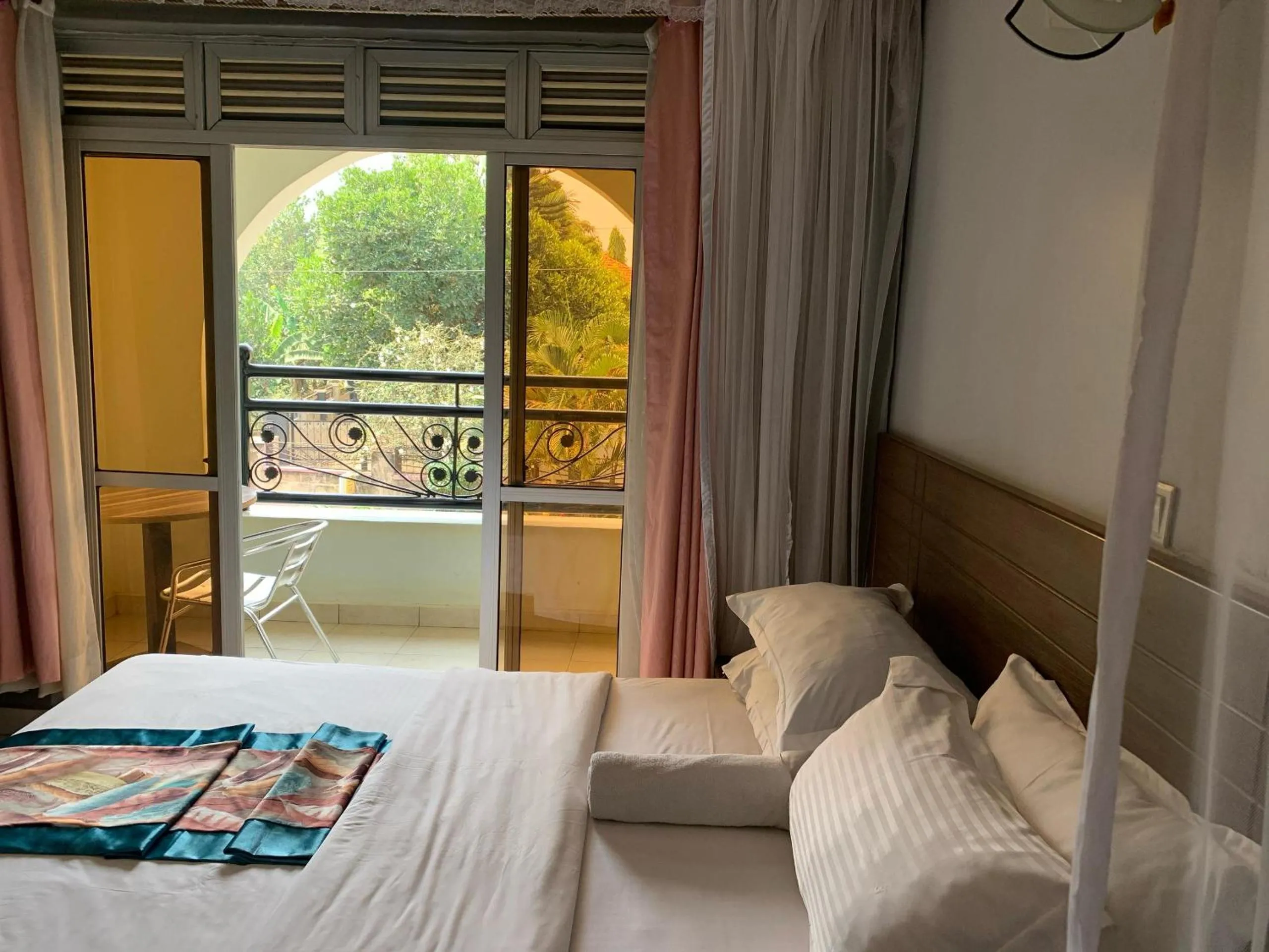 Bathroom, Bed in Agenda 2000 Hotels Ltd