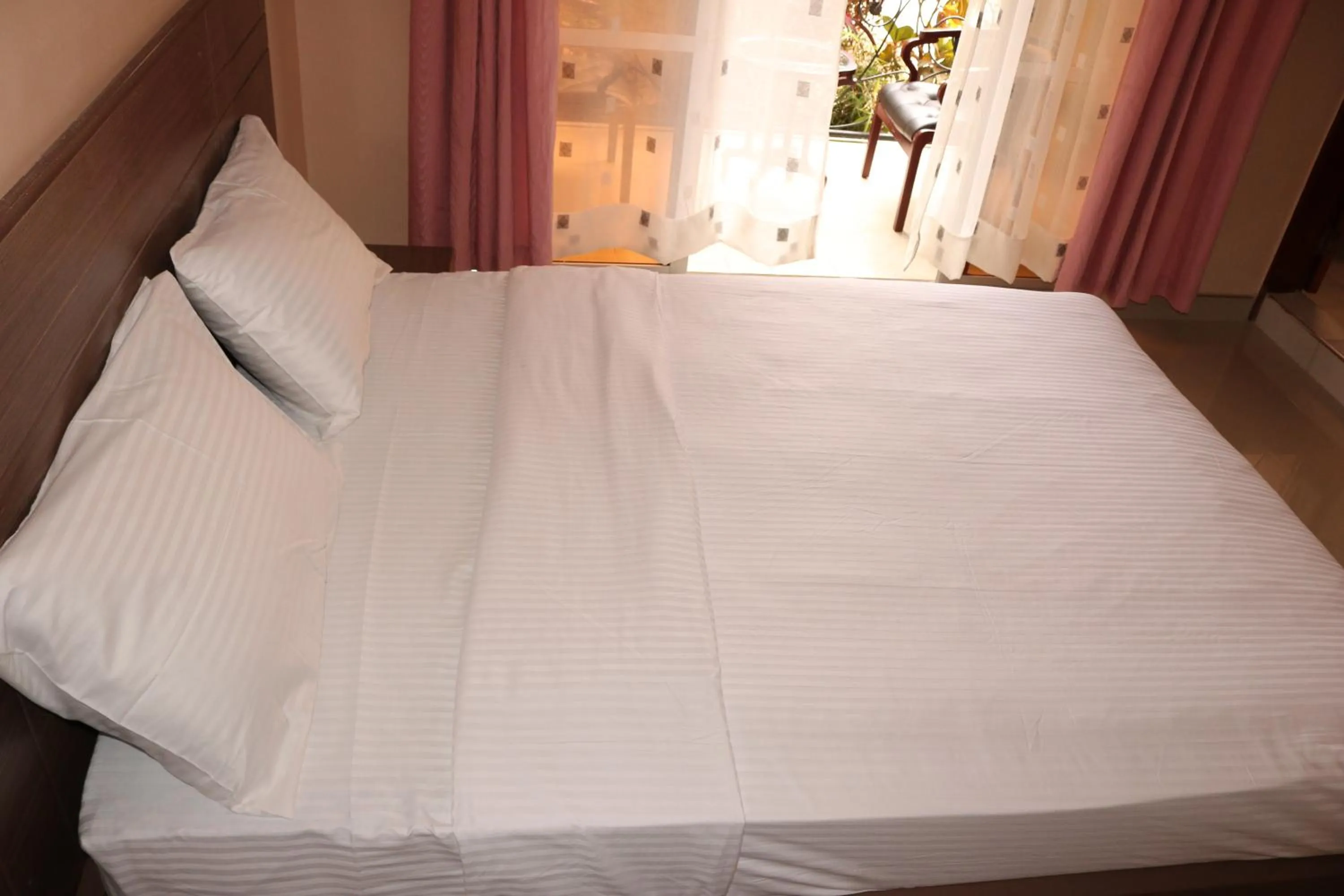 Bed in Agenda 2000 Hotels Ltd