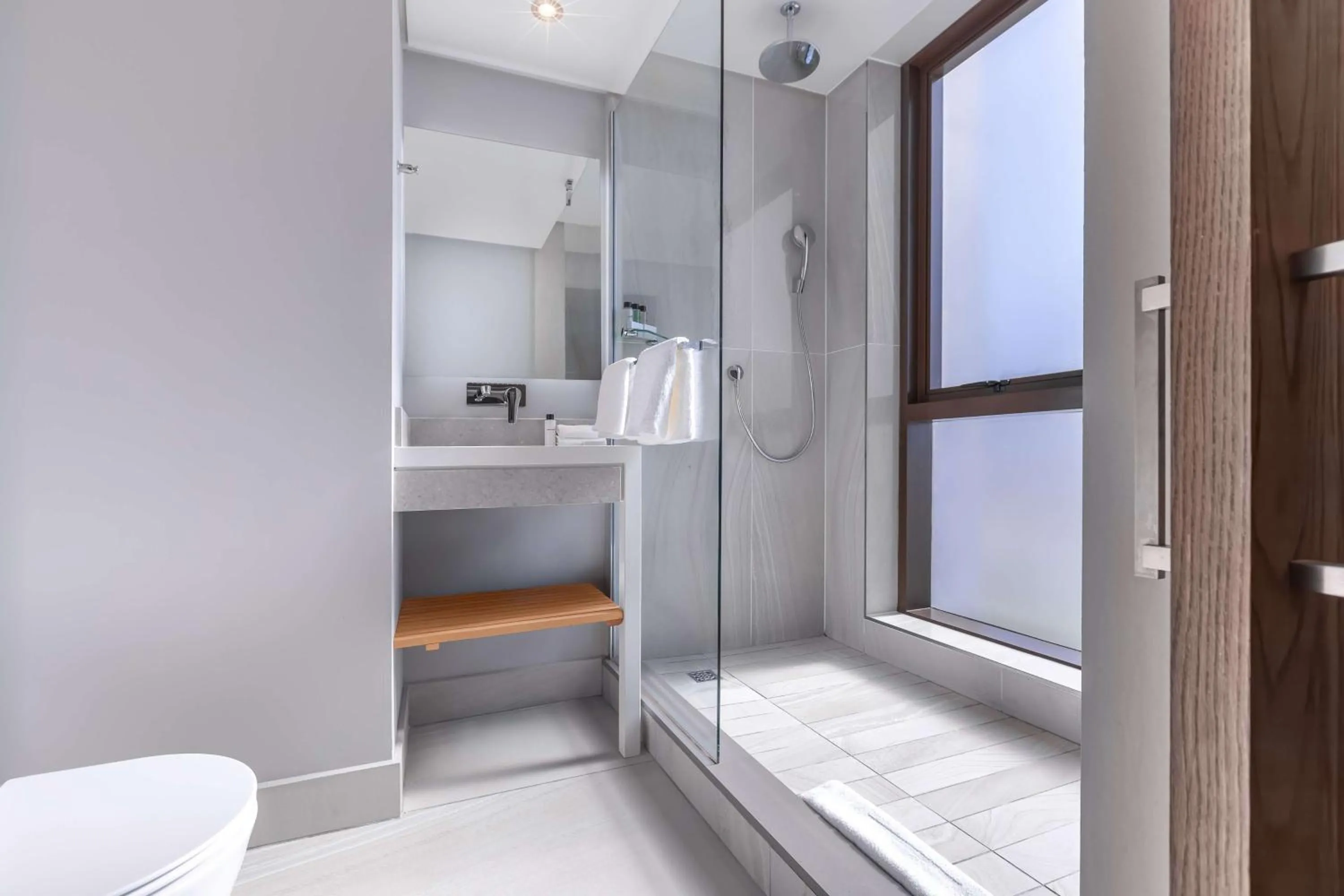 Bathroom in SunSquare Cape Town City Bowl